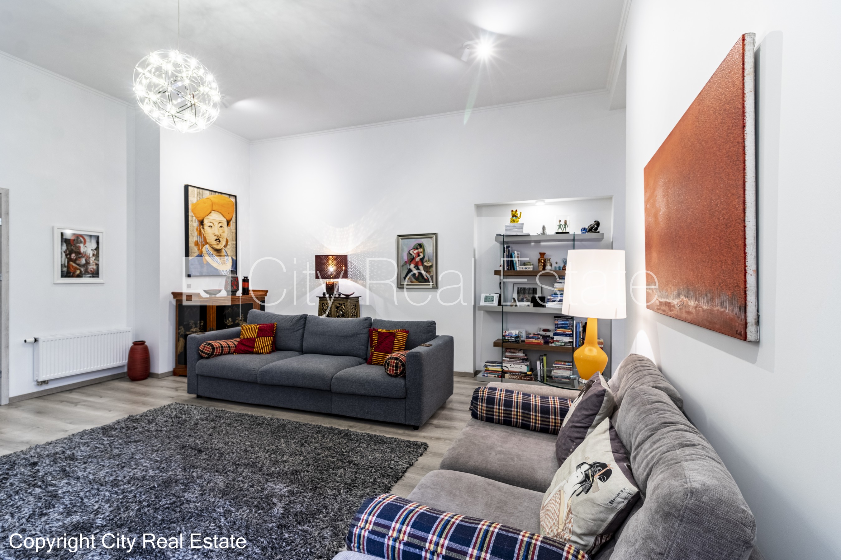 Sludinājumi. Pagalma ēka, renovēta māja, slēgts pagalms, ieeja no pagalma, beletāža, kāpņu telpa pēc kapitālā Cena: 1100 EUR/mēn Foto #3