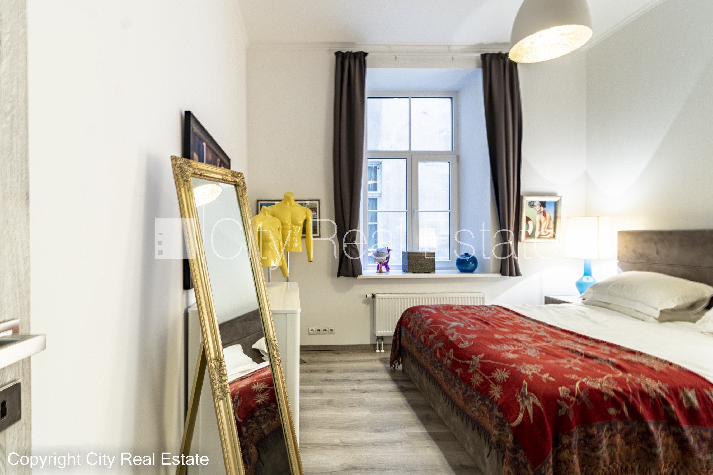 Sludinājumi. Pagalma ēka, renovēta māja, slēgts pagalms, ieeja no pagalma, beletāža, kāpņu telpa pēc kapitālā Cena: 1100 EUR/mēn Foto #13