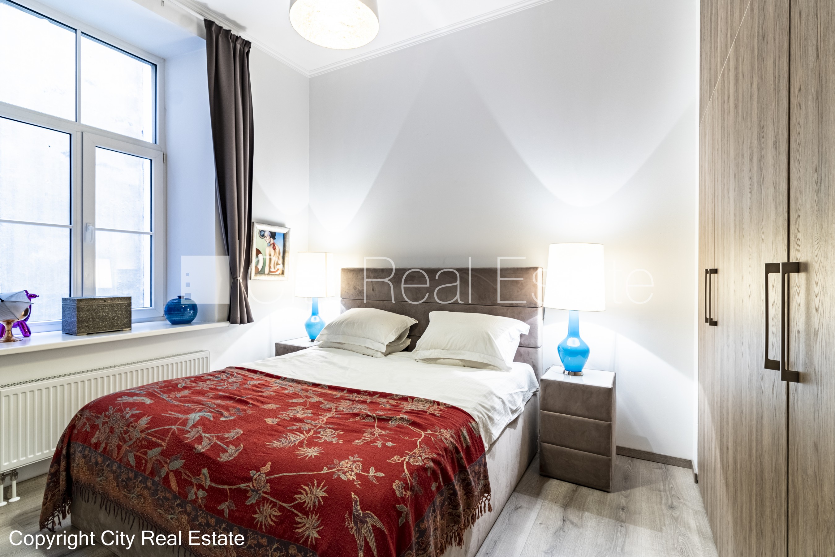 Sludinājumi. Pagalma ēka, renovēta māja, slēgts pagalms, ieeja no pagalma, beletāža, kāpņu telpa pēc kapitālā Cena: 1100 EUR/mēn Foto #14