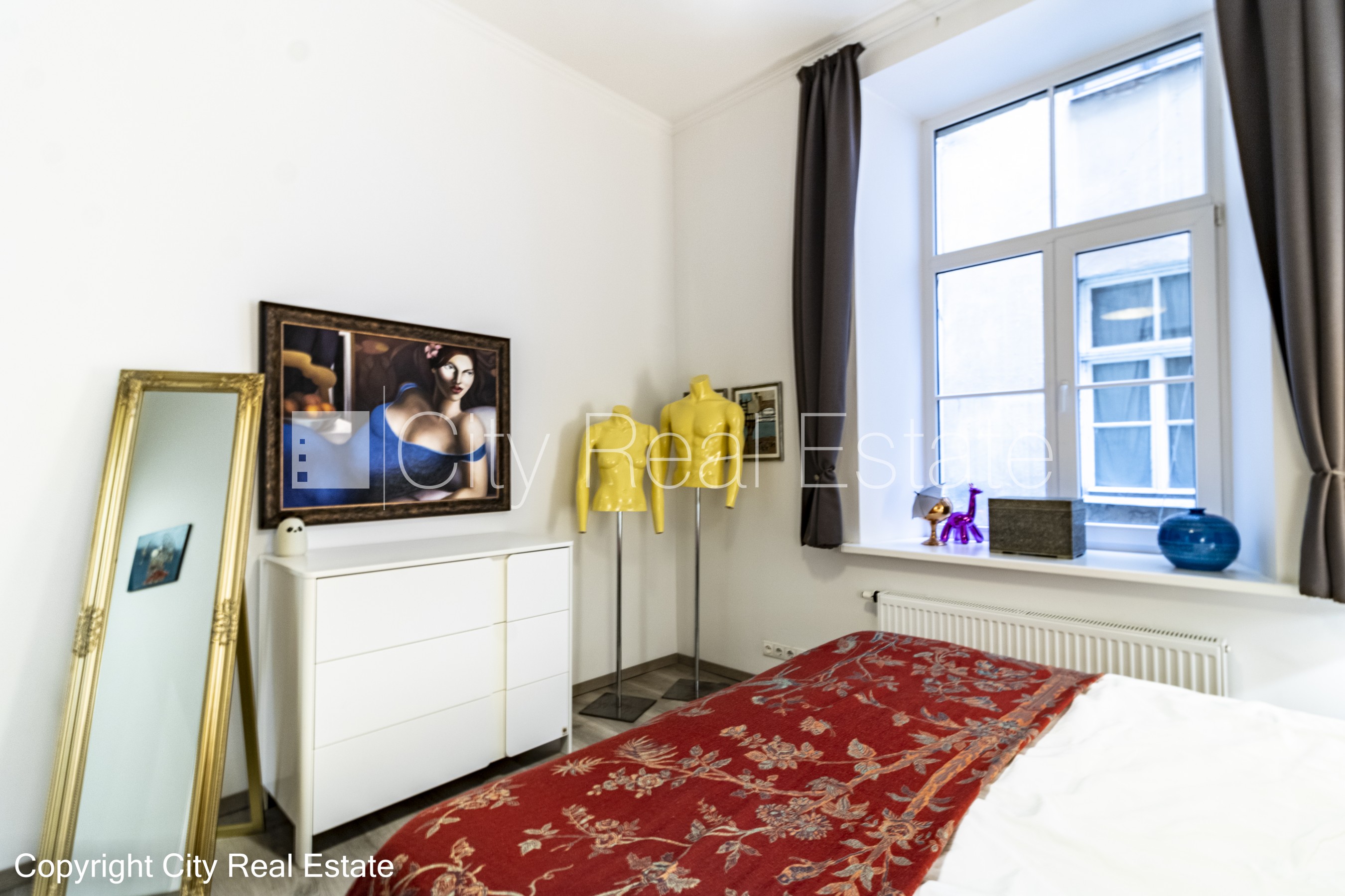 Sludinājumi. Pagalma ēka, renovēta māja, slēgts pagalms, ieeja no pagalma, beletāža, kāpņu telpa pēc kapitālā Cena: 1100 EUR/mēn Foto #15