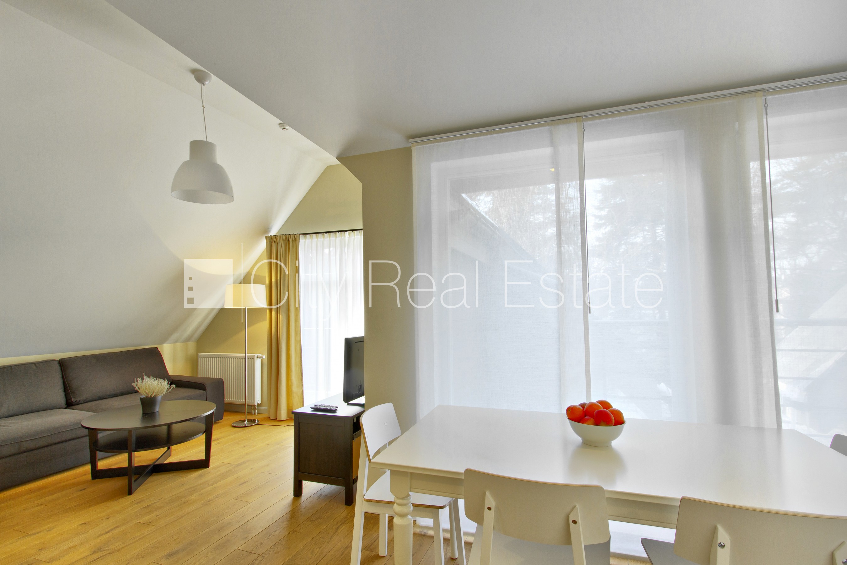 Sludinājumi. Jaunceltne, labiekārtota apzaļumota teritorija, guļamistabu skaits 2 gab., studio tipa, virtuve Cena: 1100 EUR/mēn Foto #2