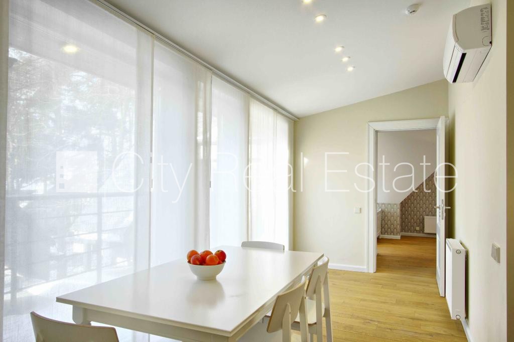 Sludinājumi. Jaunceltne, labiekārtota apzaļumota teritorija, guļamistabu skaits 2 gab., studio tipa, virtuve Cena: 1100 EUR/mēn Foto #3