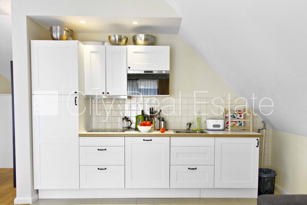 Sludinājumi. Jaunceltne, labiekārtota apzaļumota teritorija, guļamistabu skaits 2 gab., studio tipa, virtuve Cena: 1100 EUR/mēn Foto #4