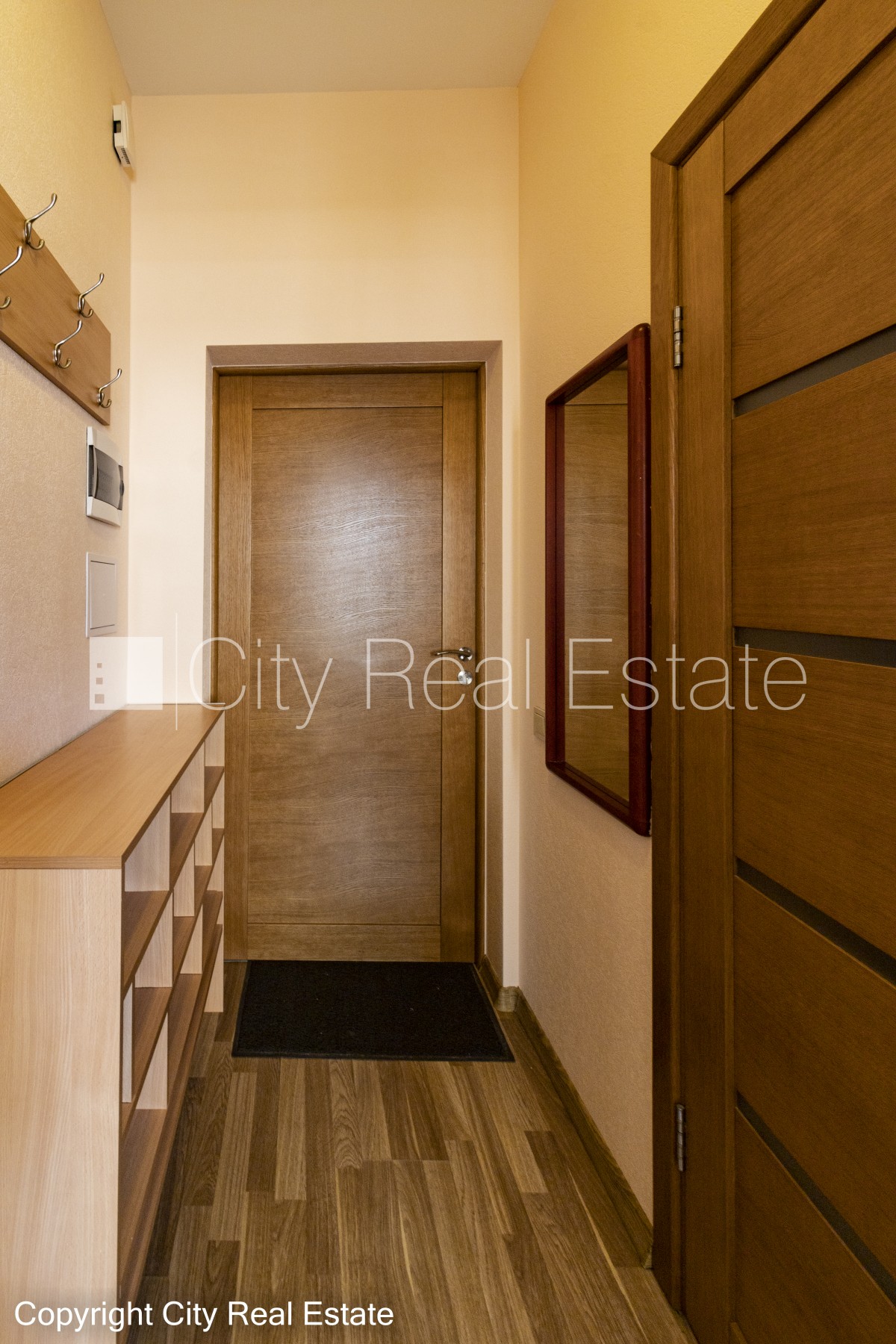 Sludinājumi. Renovēta māja, labiekārtota apzaļumota teritorija, kāpņu telpa pēc kapitālā remonta, guļamistabu Cena: 560 EUR/mēn Foto #14