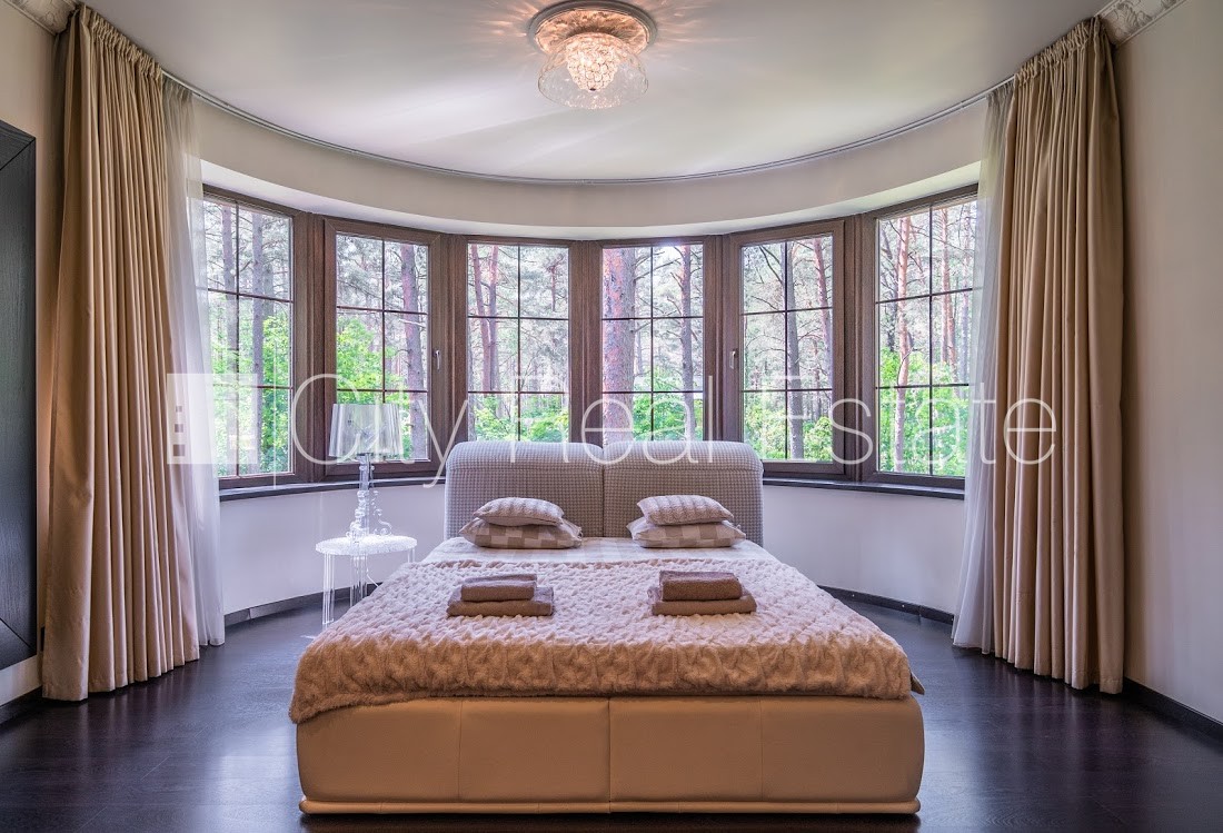 Sludinājumi. Privātmāja, labiekārtots apzaļumots pagalms, teritorijas iebrauktuves vārti aprīkoti ar Cena: 1.75e+06 EUR Foto #18