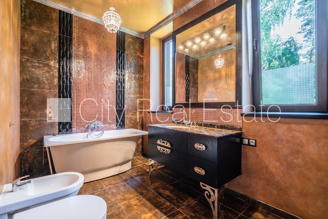 Sludinājumi. Privātmāja, labiekārtots apzaļumots pagalms, teritorijas iebrauktuves vārti aprīkoti ar Cena: 1.75e+06 EUR Foto #23