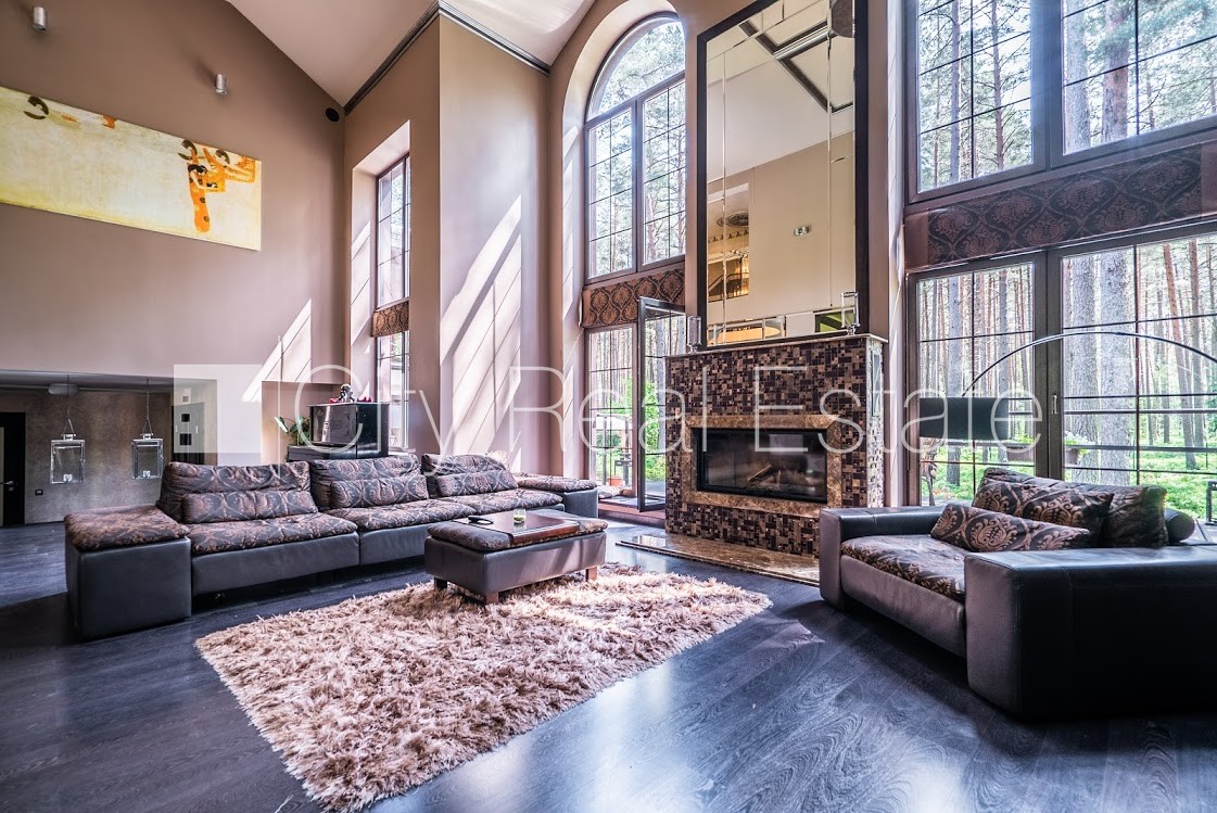 Sludinājumi. Privātmāja, labiekārtots apzaļumots pagalms, teritorijas iebrauktuves vārti aprīkoti ar Cena: 1.75e+06 EUR Foto #3