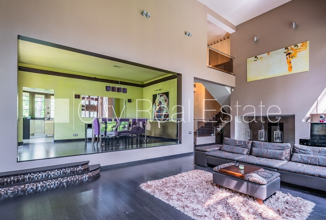 Sludinājumi. Privātmāja, labiekārtots apzaļumots pagalms, teritorijas iebrauktuves vārti aprīkoti ar Cena: 1.75e+06 EUR Foto #4