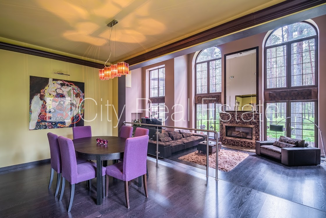 Sludinājumi. Privātmāja, labiekārtots apzaļumots pagalms, teritorijas iebrauktuves vārti aprīkoti ar Cena: 1.75e+06 EUR Foto #1