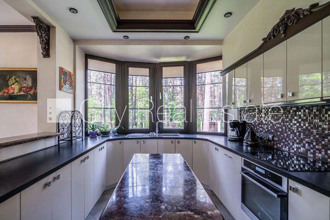 Sludinājumi. Privātmāja, labiekārtots apzaļumots pagalms, teritorijas iebrauktuves vārti aprīkoti ar Cena: 1.75e+06 EUR Foto #10