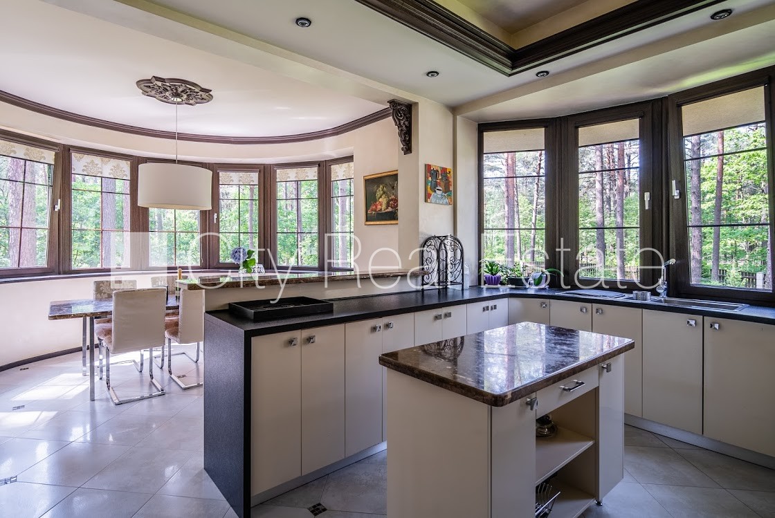 Sludinājumi. Privātmāja, labiekārtots apzaļumots pagalms, teritorijas iebrauktuves vārti aprīkoti ar Cena: 1.75e+06 EUR Foto #9