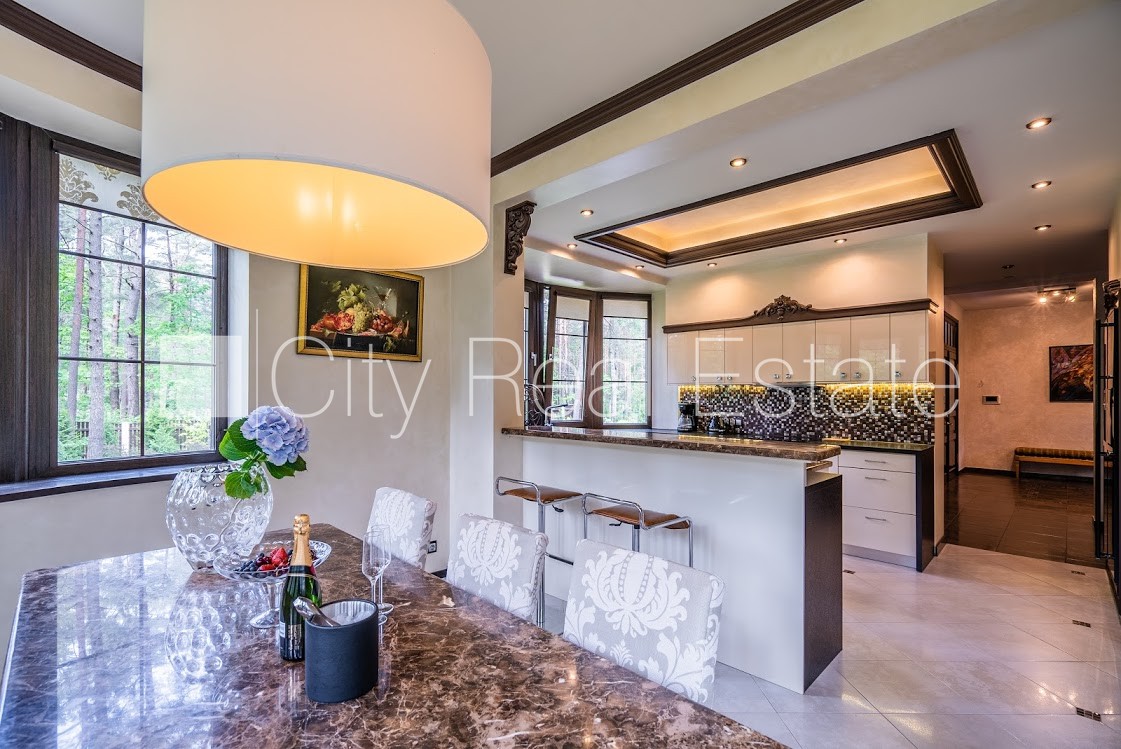 Sludinājumi. Privātmāja, labiekārtots apzaļumots pagalms, teritorijas iebrauktuves vārti aprīkoti ar Cena: 1.75e+06 EUR Foto #6