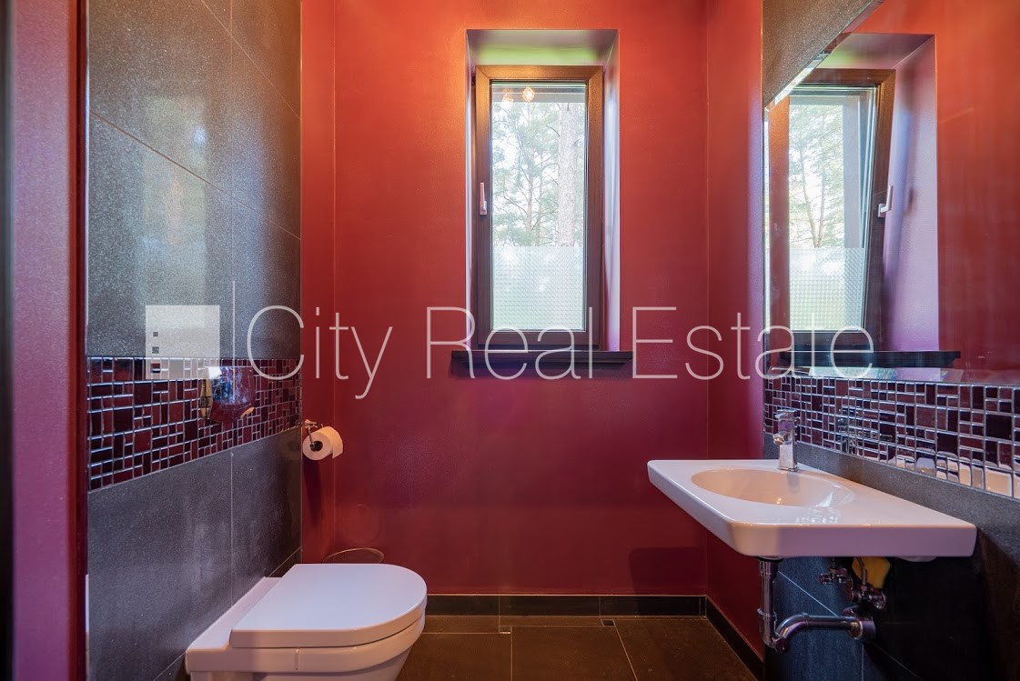 Sludinājumi. Privātmāja, labiekārtots apzaļumots pagalms, teritorijas iebrauktuves vārti aprīkoti ar Cena: 1.75e+06 EUR Foto #25