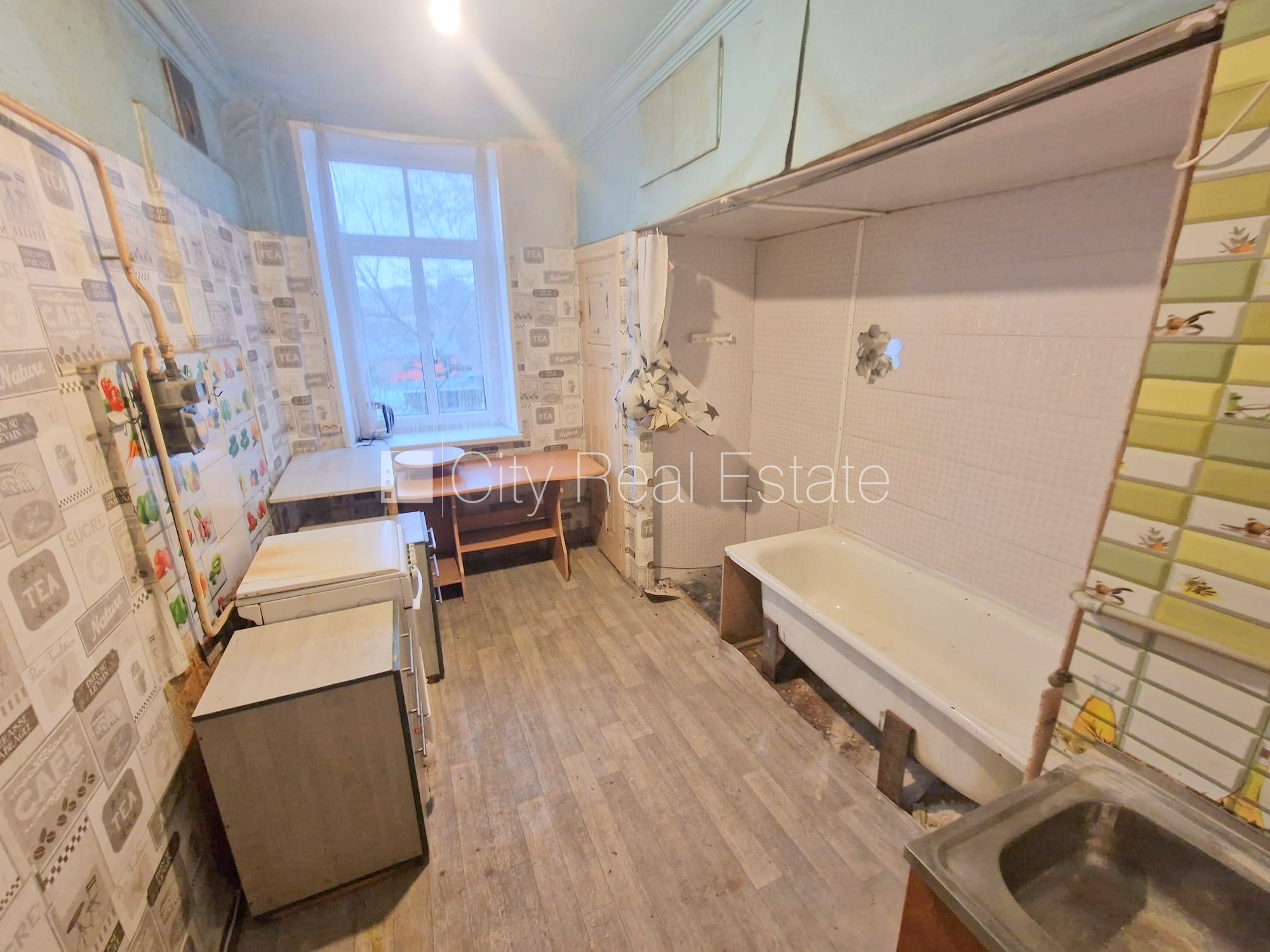 Объявление. Дом во дворе, закрытый двор, вход с улицы, лестничная клетка после косметического ремонта, окна Цена: 220 EUR/мес. Foto #16