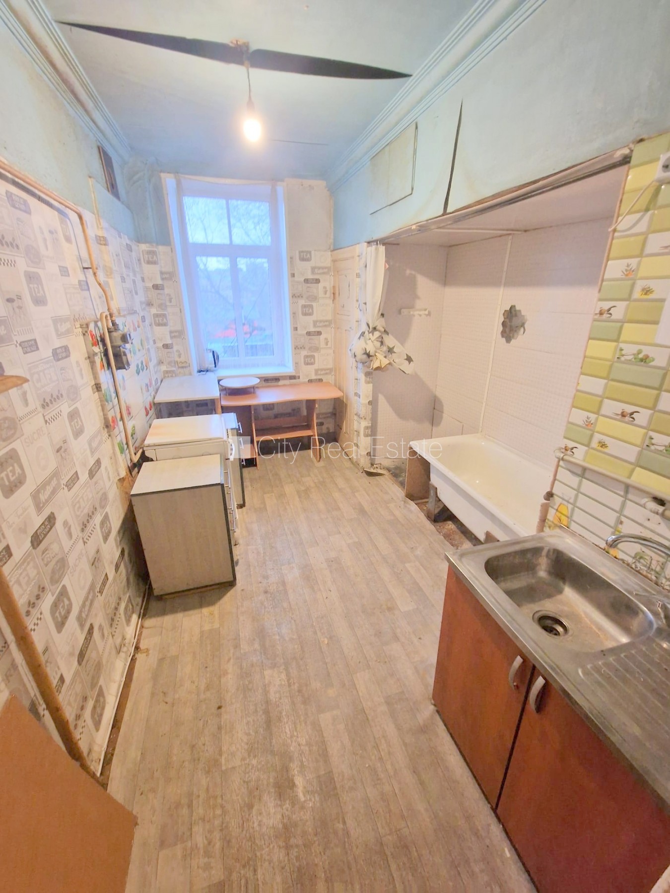 Объявление. Дом во дворе, закрытый двор, вход с улицы, лестничная клетка после косметического ремонта, окна Цена: 220 EUR/мес. Foto #12