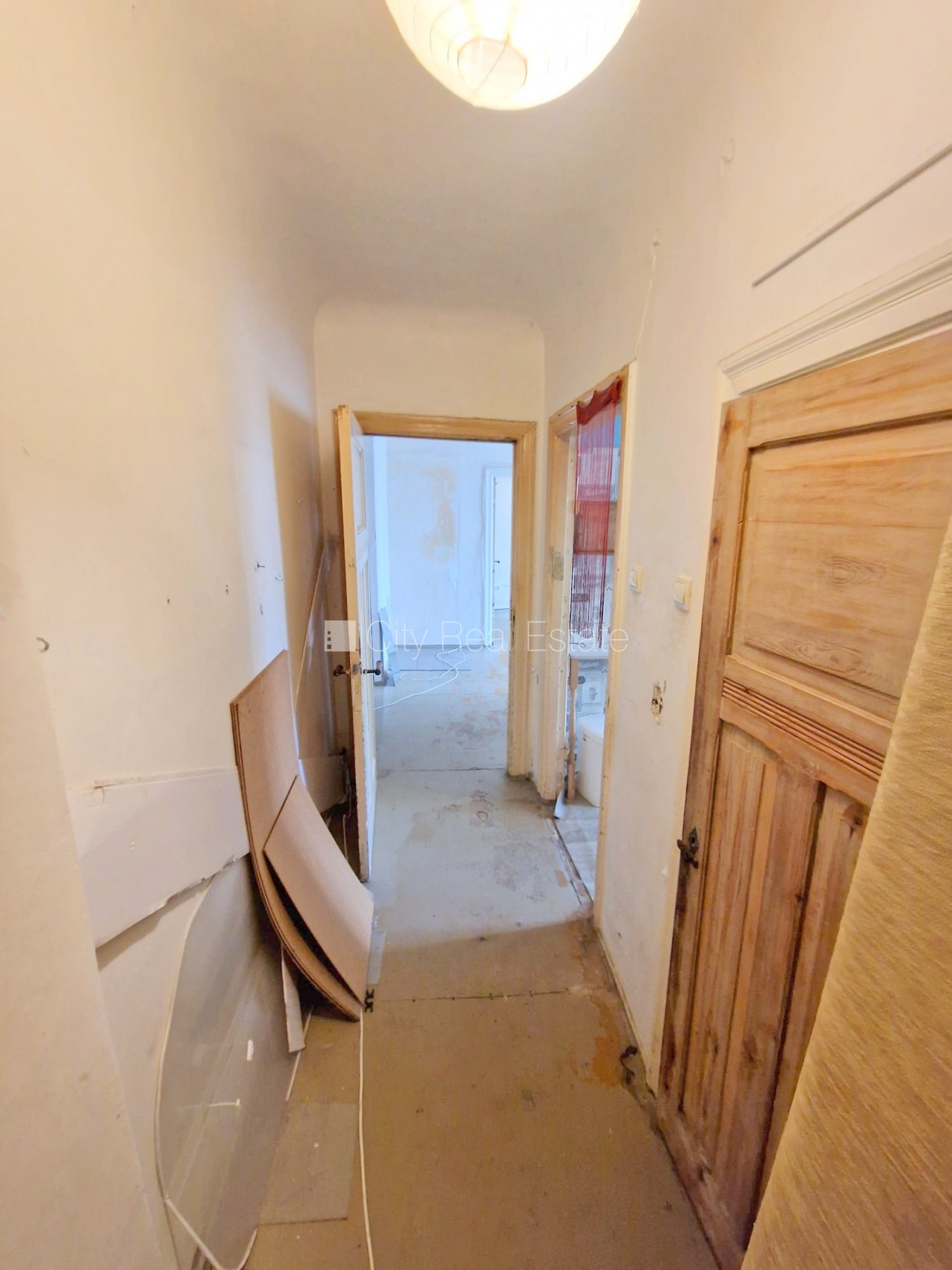 Объявление. Дом во дворе, закрытый двор, вход с улицы, лестничная клетка после косметического ремонта, окна Цена: 220 EUR/мес. Foto #23