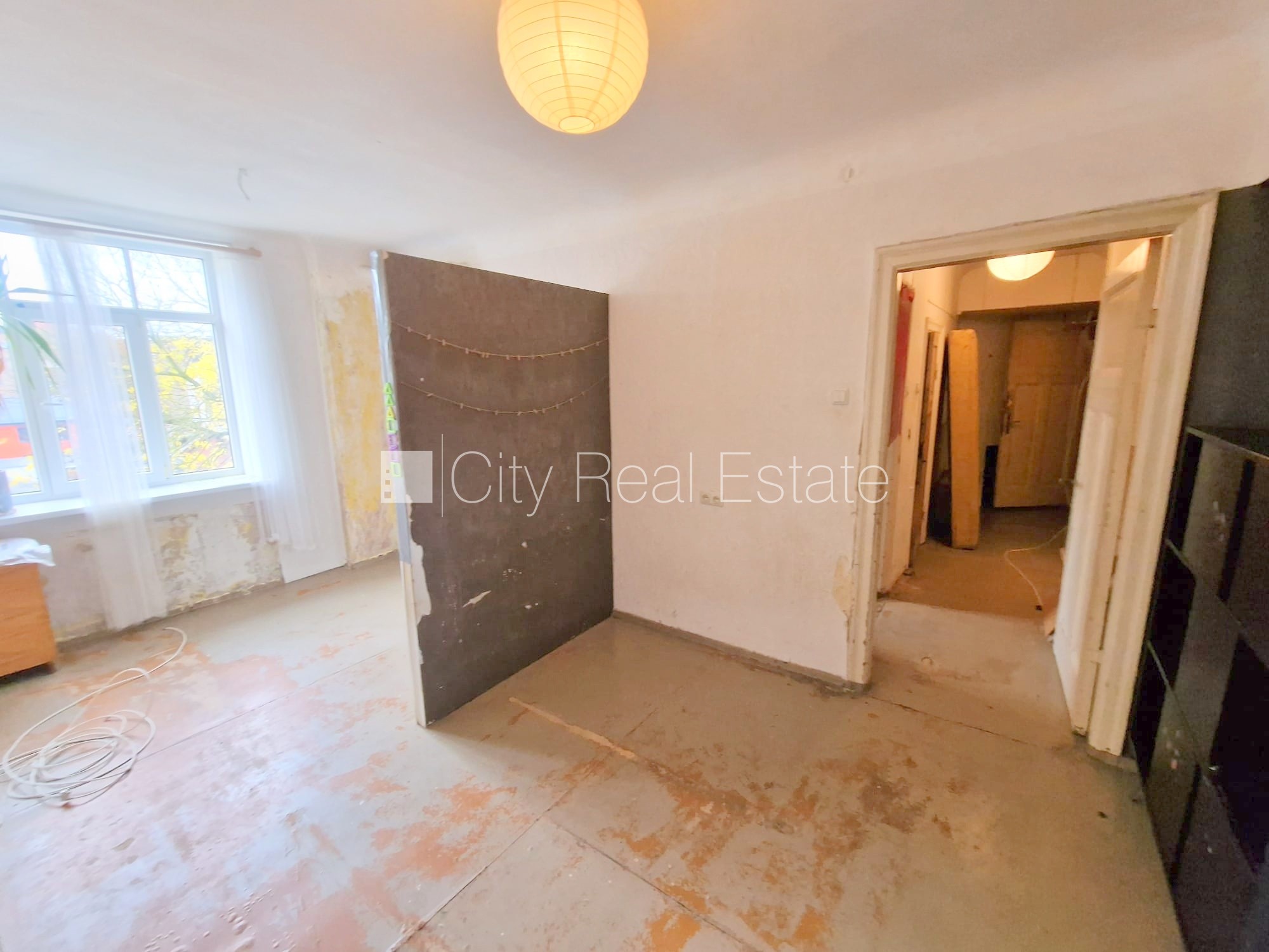 Объявление. Дом во дворе, закрытый двор, вход с улицы, лестничная клетка после косметического ремонта, окна Цена: 220 EUR/мес. Foto #9