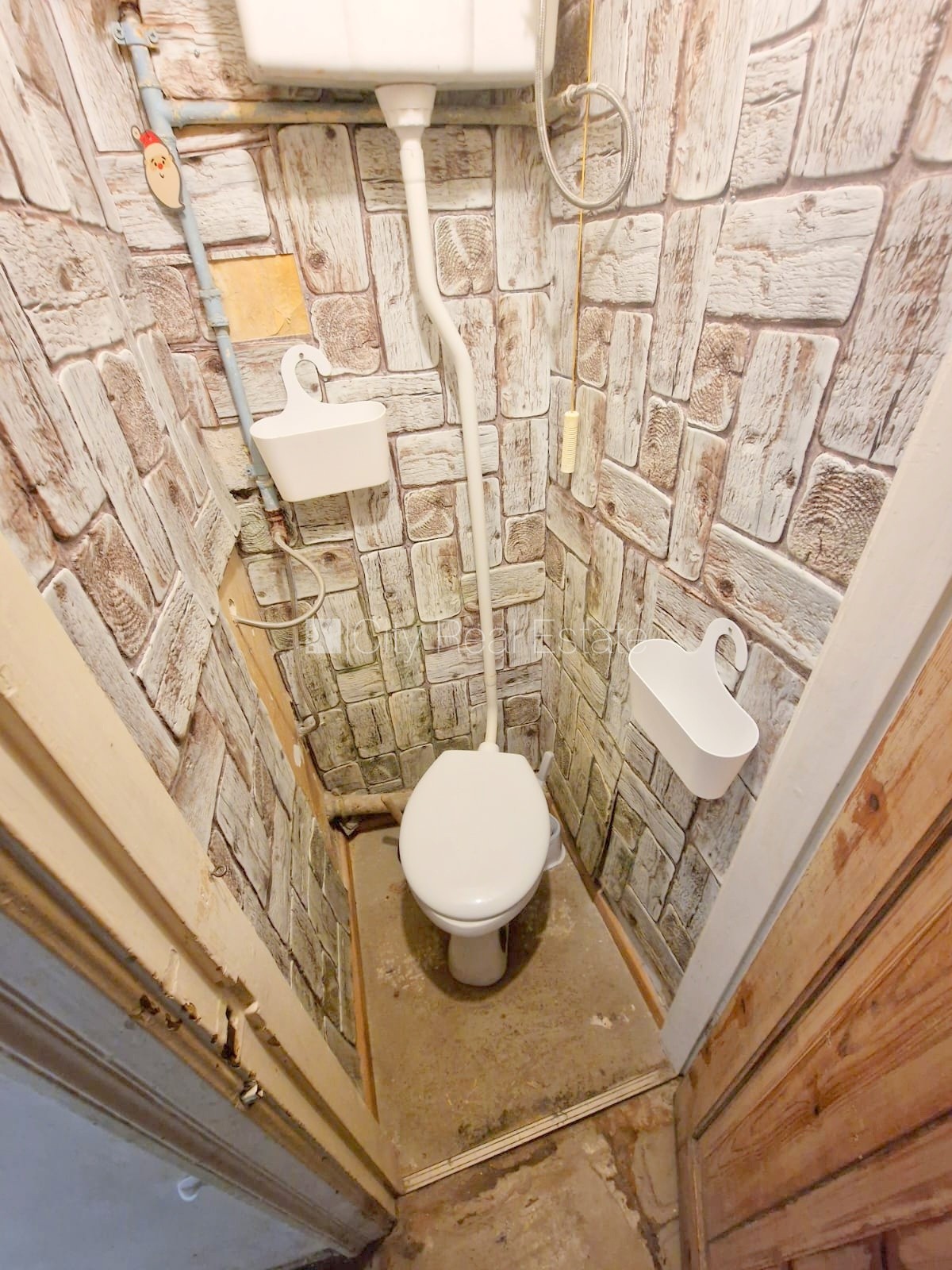 Объявление. Дом во дворе, закрытый двор, вход с улицы, лестничная клетка после косметического ремонта, окна Цена: 220 EUR/мес. Foto #20