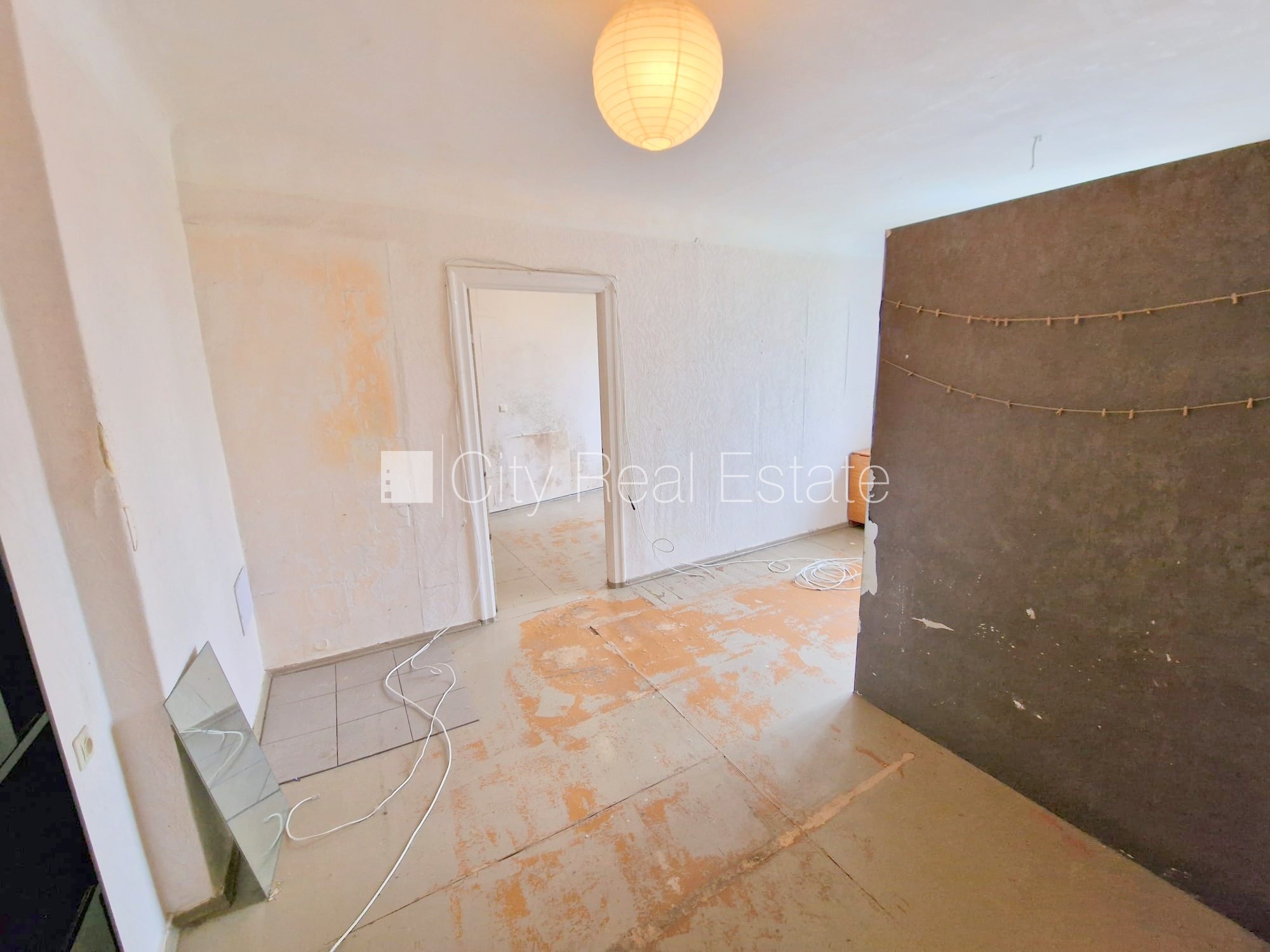 Объявление. Дом во дворе, закрытый двор, вход с улицы, лестничная клетка после косметического ремонта, окна Цена: 220 EUR/мес. Foto #8