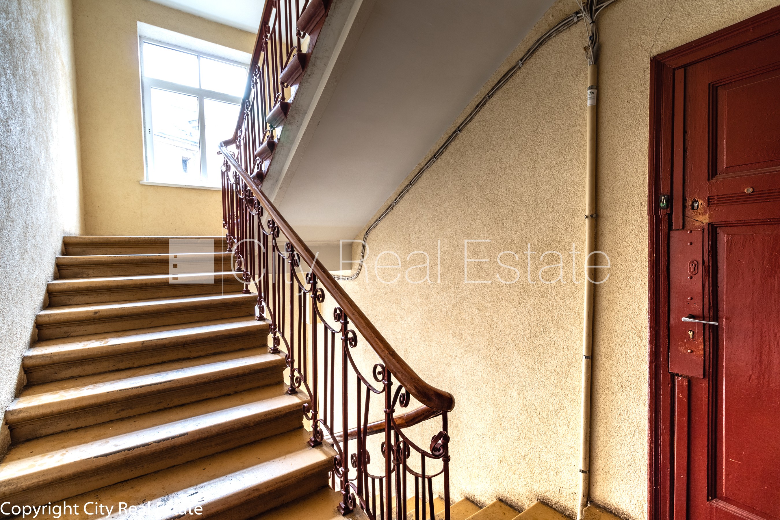 Объявление. Дом во дворе, закрытый двор, вход с улицы, лестничная клетка после косметического ремонта, окна Цена: 220 EUR/мес. Foto #19