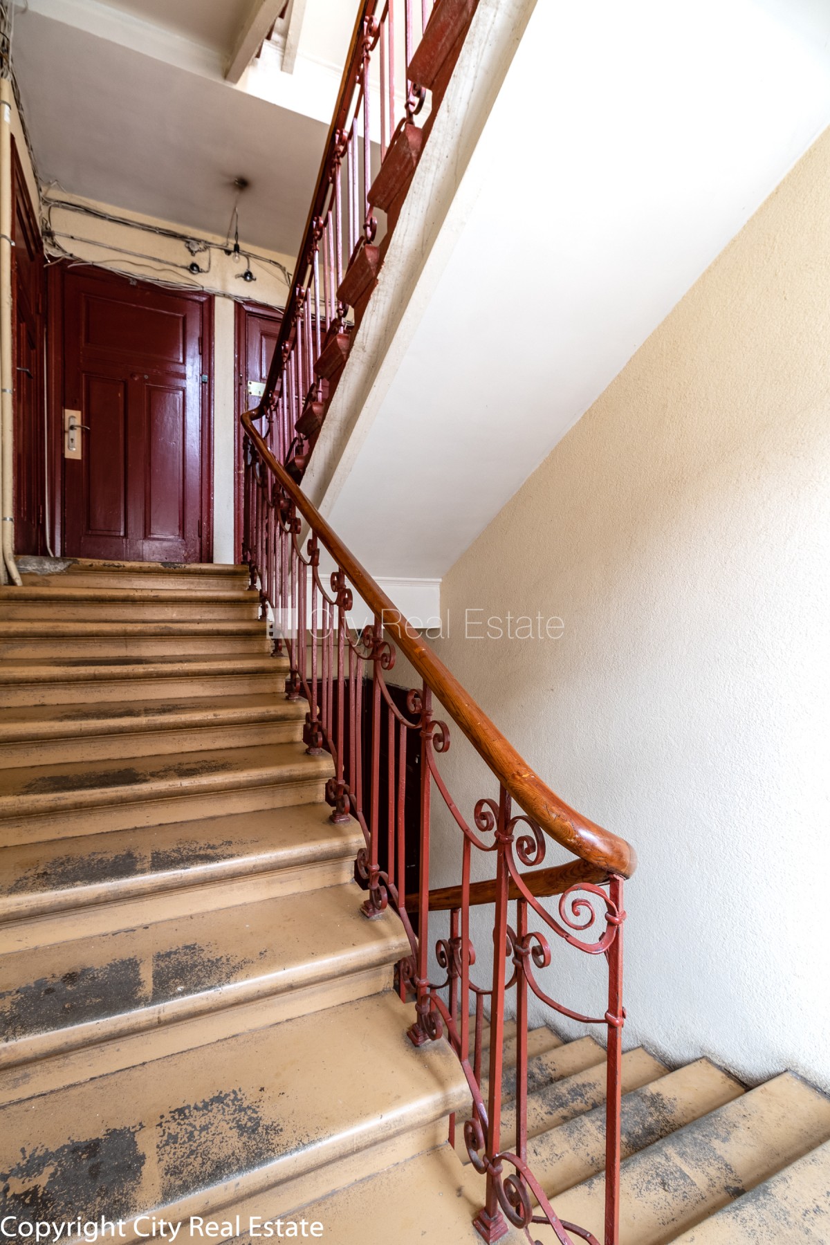 Объявление. Дом во дворе, закрытый двор, вход с улицы, лестничная клетка после косметического ремонта, окна Цена: 220 EUR/мес. Foto #21