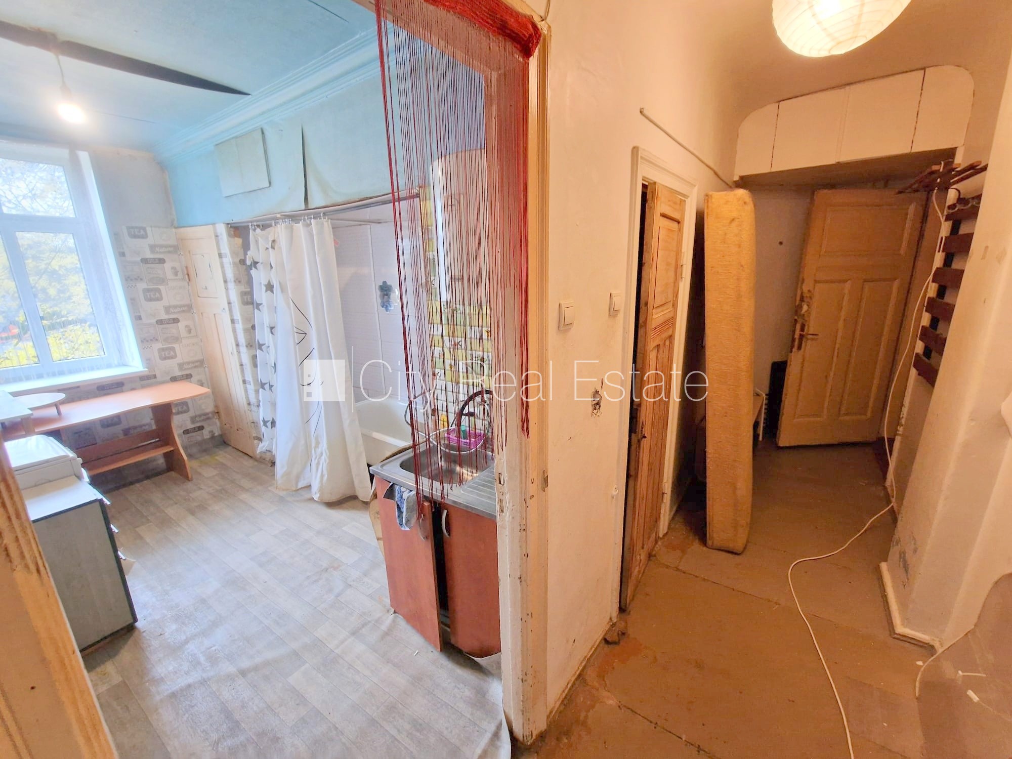 Объявление. Дом во дворе, закрытый двор, вход с улицы, лестничная клетка после косметического ремонта, окна Цена: 220 EUR/мес. Foto #18