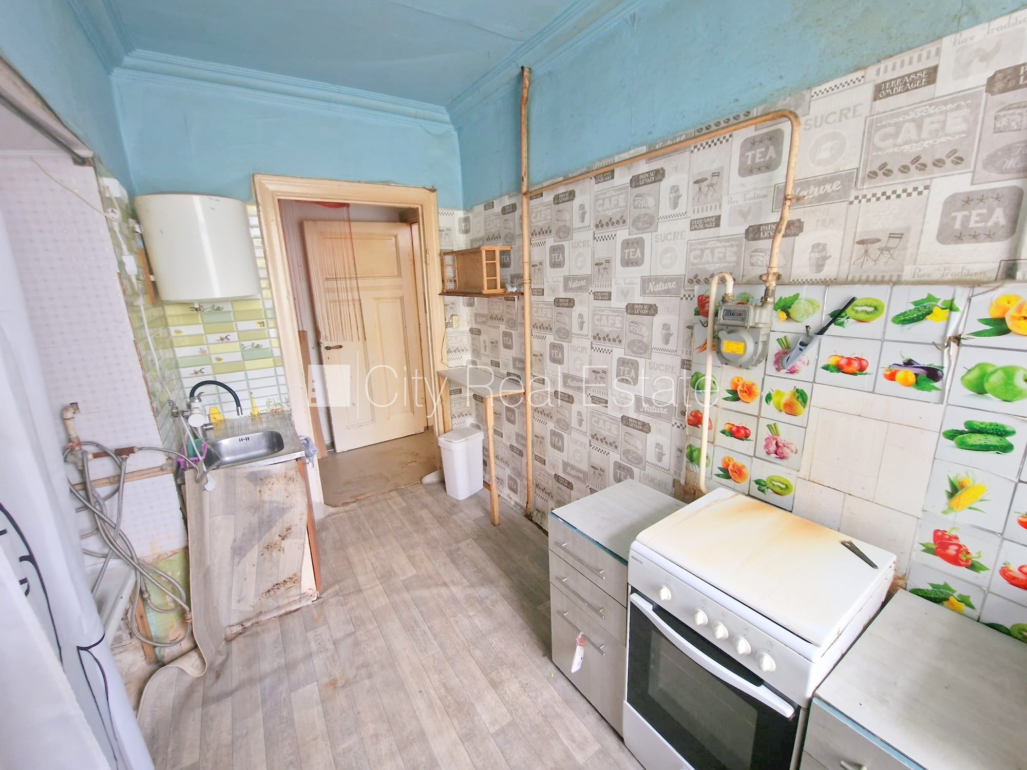 Объявление. Дом во дворе, закрытый двор, вход с улицы, лестничная клетка после косметического ремонта, окна Цена: 220 EUR/мес. Foto #13