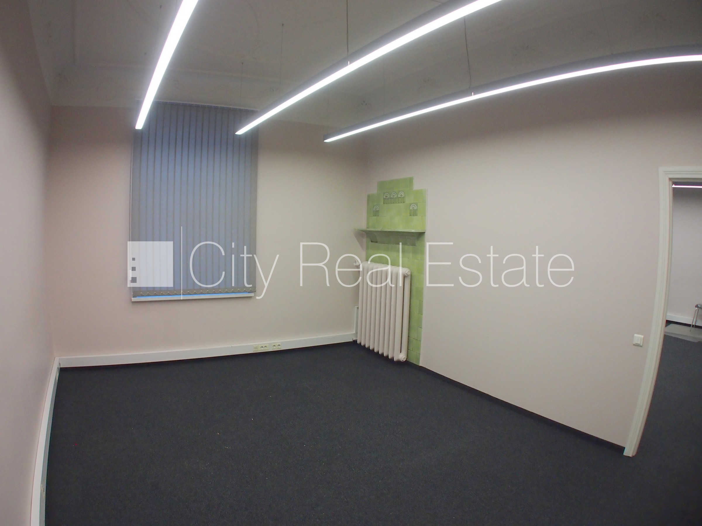 Объявление. Фасадный дом, закрытый двор, объект охраняет физическая охрана, вход с улицы, лестничная клетка Цена: 1200 EUR/мес. Foto #5