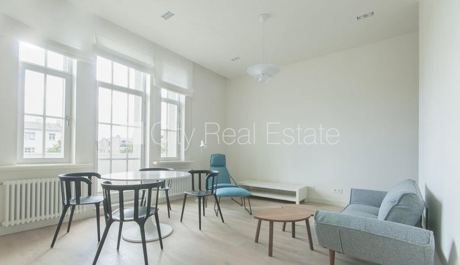 Sludinājumi. Renovēta māja, vieta automašīnai, ir lifts, balkons, guļamistabu skaits 2 gab., istabas izolētas 2 Cena: 310000 EUR Foto #4