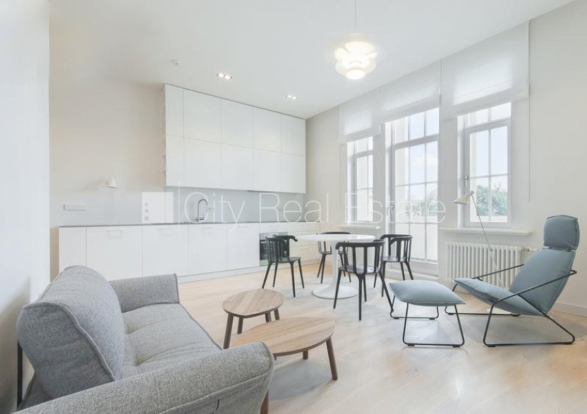 Sludinājumi. Renovēta māja, vieta automašīnai, ir lifts, balkons, guļamistabu skaits 2 gab., istabas izolētas 2 Cena: 310000 EUR Foto #1