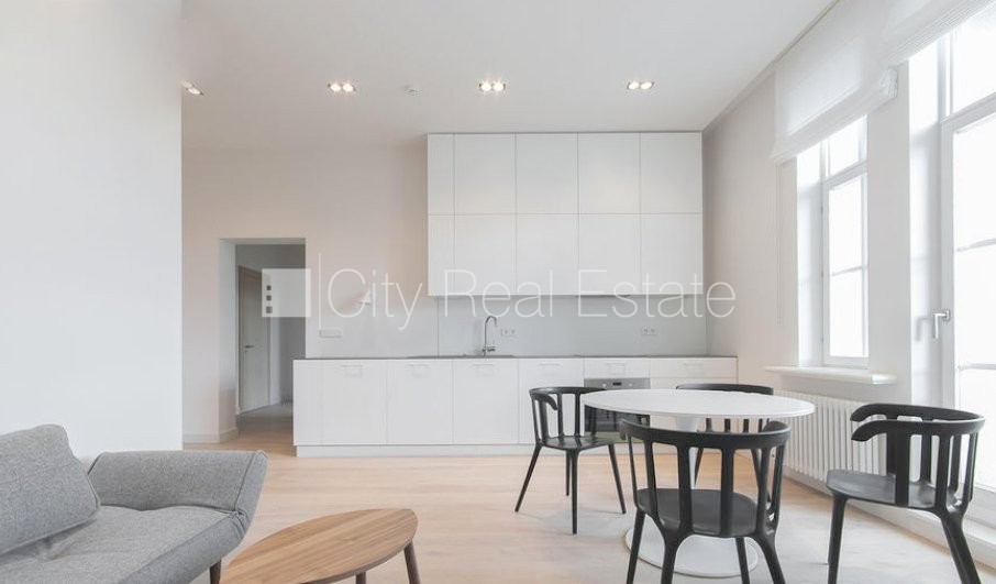 Sludinājumi. Renovēta māja, vieta automašīnai, ir lifts, balkons, guļamistabu skaits 2 gab., istabas izolētas 2 Cena: 310000 EUR Foto #3