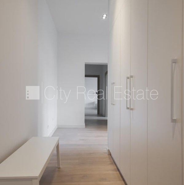 Sludinājumi. Renovēta māja, vieta automašīnai, ir lifts, balkons, guļamistabu skaits 2 gab., istabas izolētas 2 Cena: 310000 EUR Foto #7