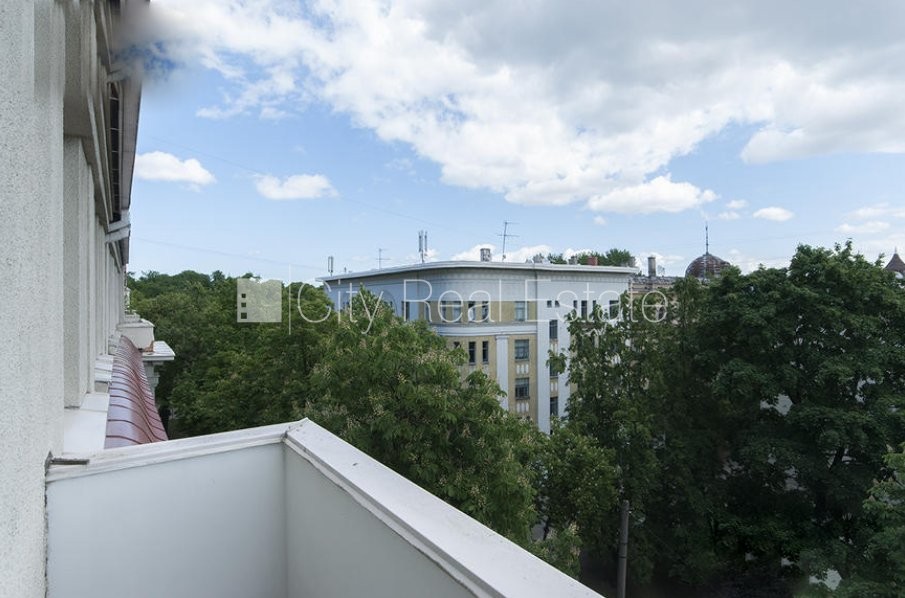 Sludinājumi. Renovēta māja, vieta automašīnai, ir lifts, balkons, guļamistabu skaits 2 gab., istabas izolētas 2 Cena: 310000 EUR Foto #9