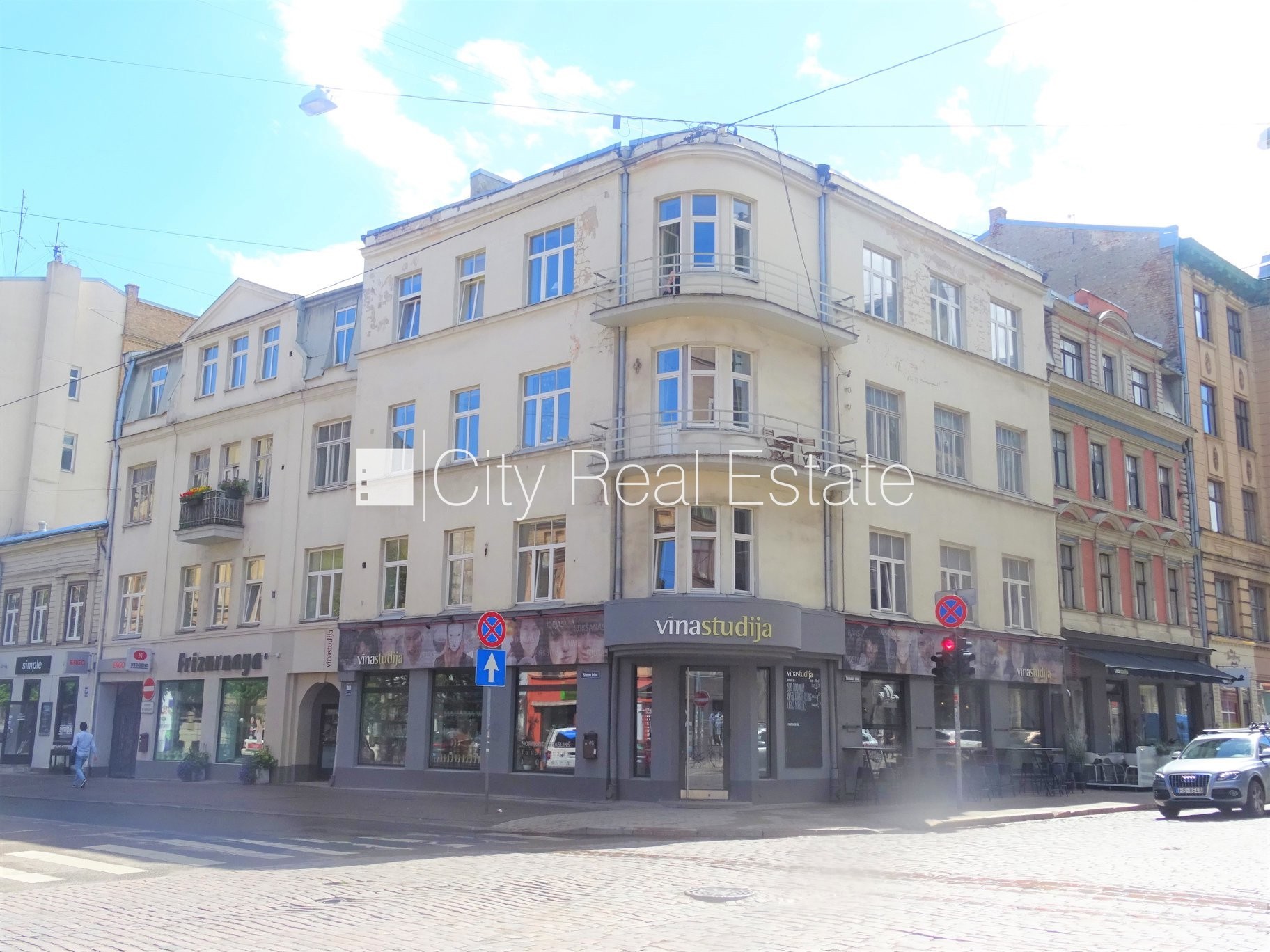 Объявление. Фасадный дом, реновированный дом, закрытый двор, вход с улицы, лестничная клетка после капитального Цена: 390 EUR/мес. Foto #12