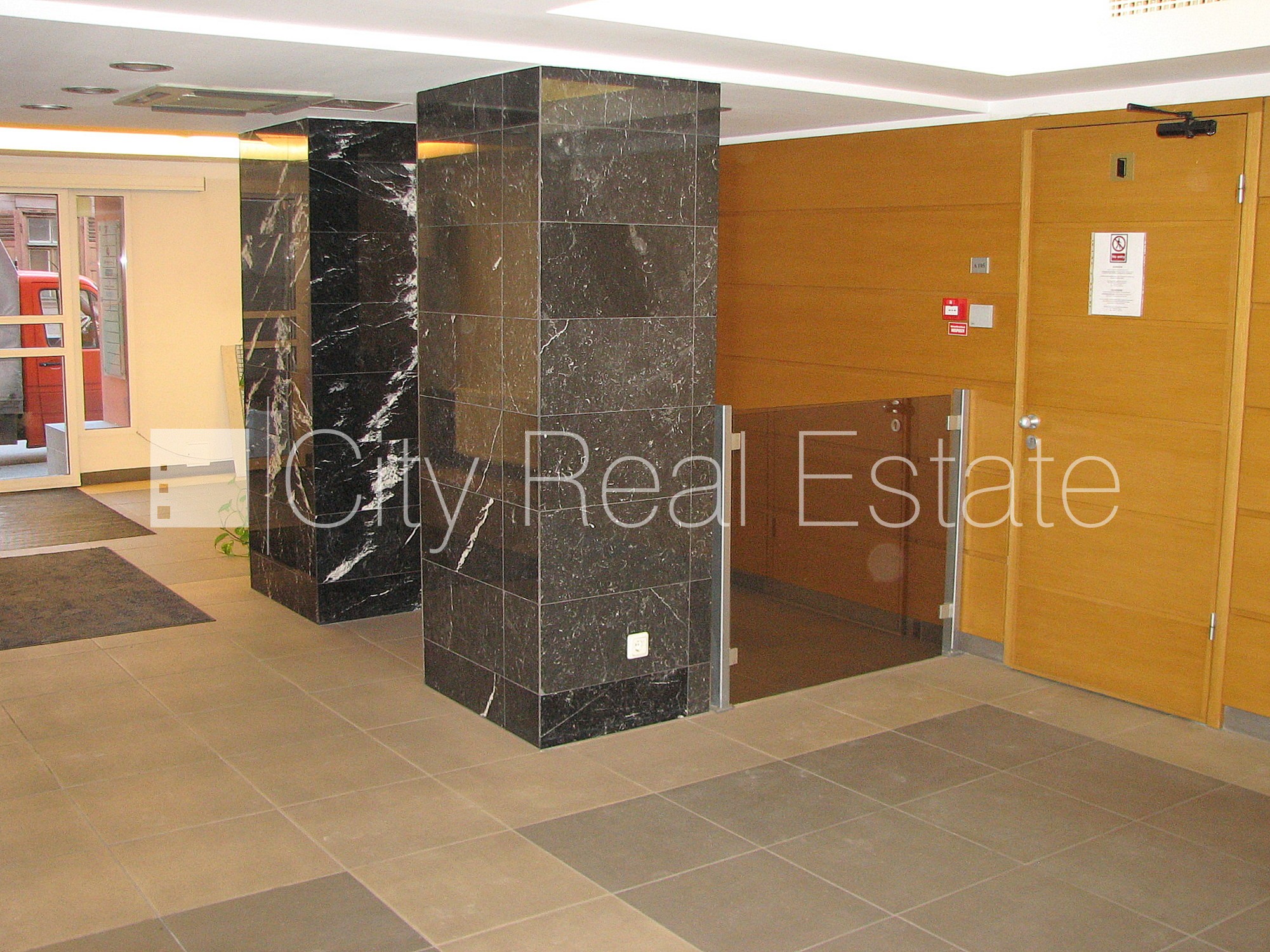 Sludinājumi. Fasādes māja, renovēta māja, ieeja no ielas, ir lifts, logi vērsti uz pagalma pusi, centrālā Cena: 456 EUR/mēn Foto #7