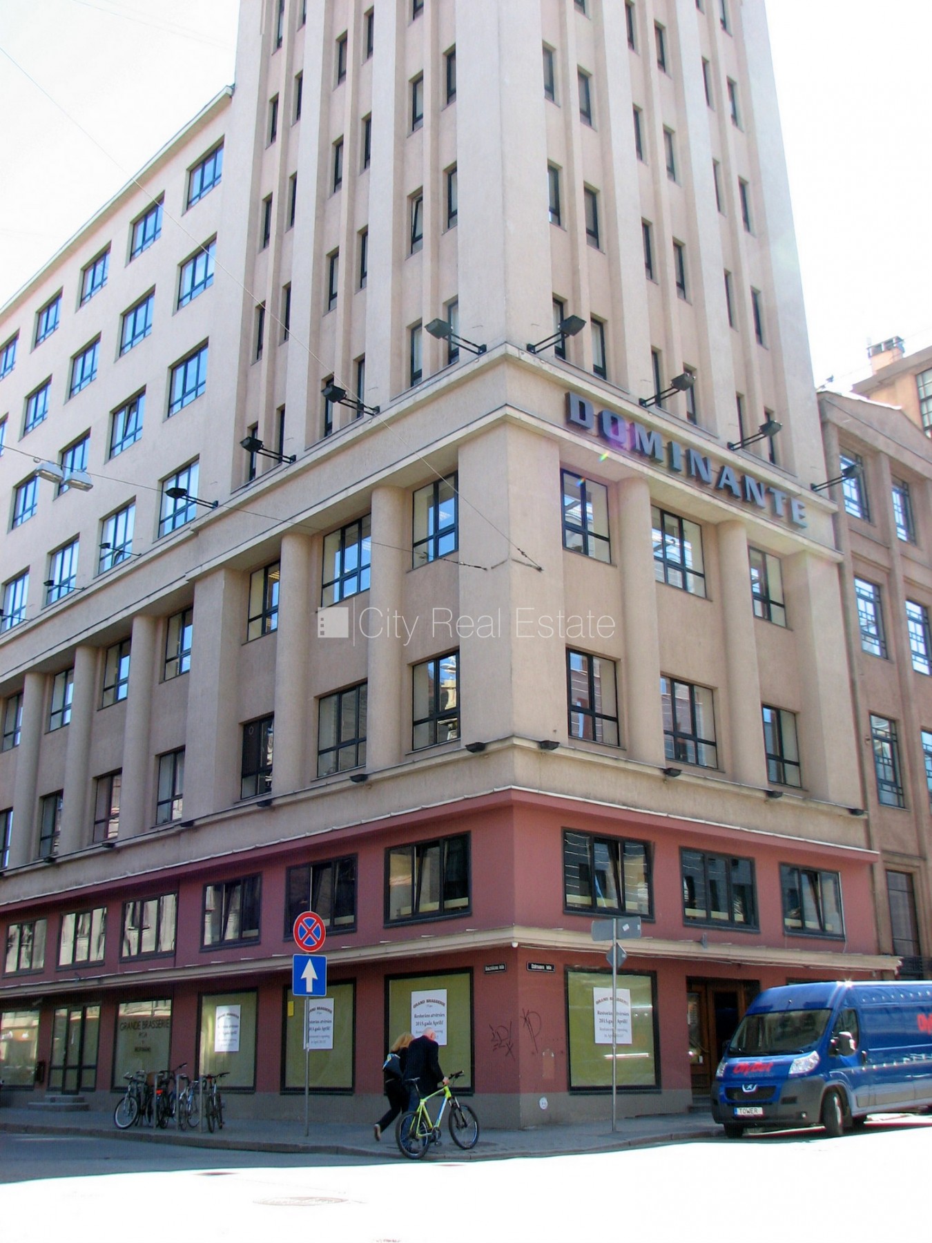 Sludinājumi. Fasādes māja, renovēta māja, ieeja no ielas, ir lifts, logi vērsti uz pagalma pusi, centrālā Cena: 456 EUR/mēn Foto #1