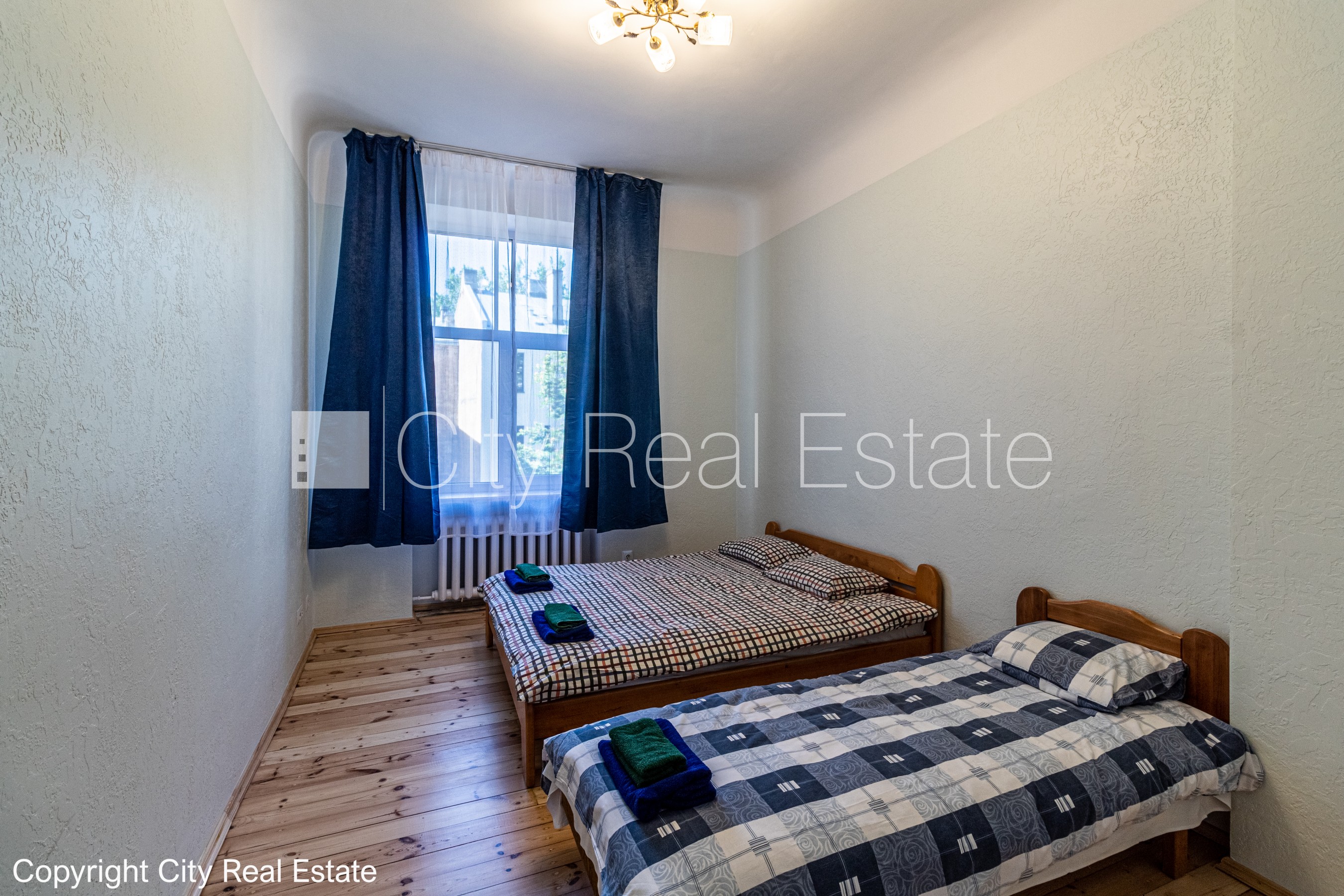 Sludinājumi. Fasādes māja, labiekārtots apzaļumots pagalms, slēgts pagalms, ieeja no ielas, logi vērsti mājas Cena: 1450 EUR/mēn Foto #3