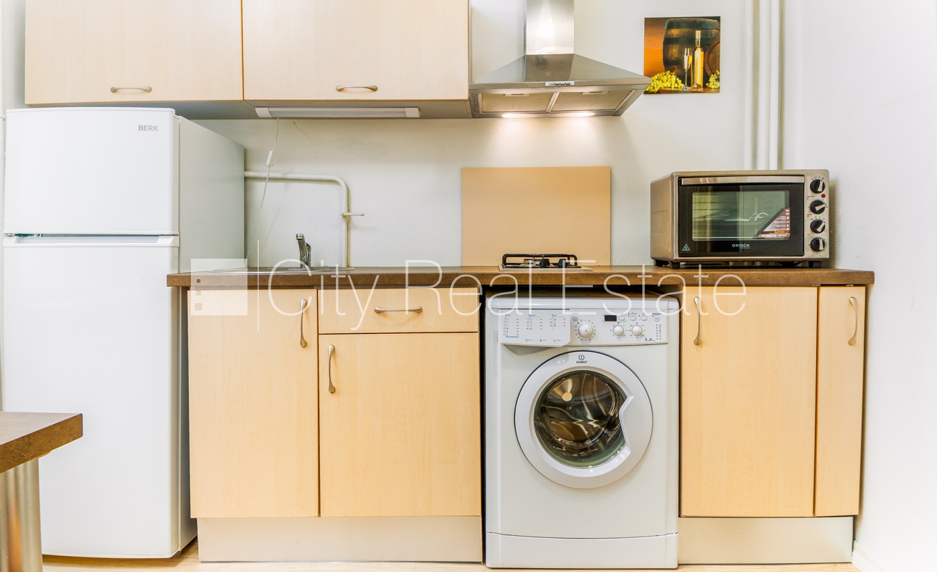 Объявление. Фасадный дом, реновированный дом, вход с улицы, лестничная клетка после косметического ремонта, Цена: 500 EUR/мес. Foto #14