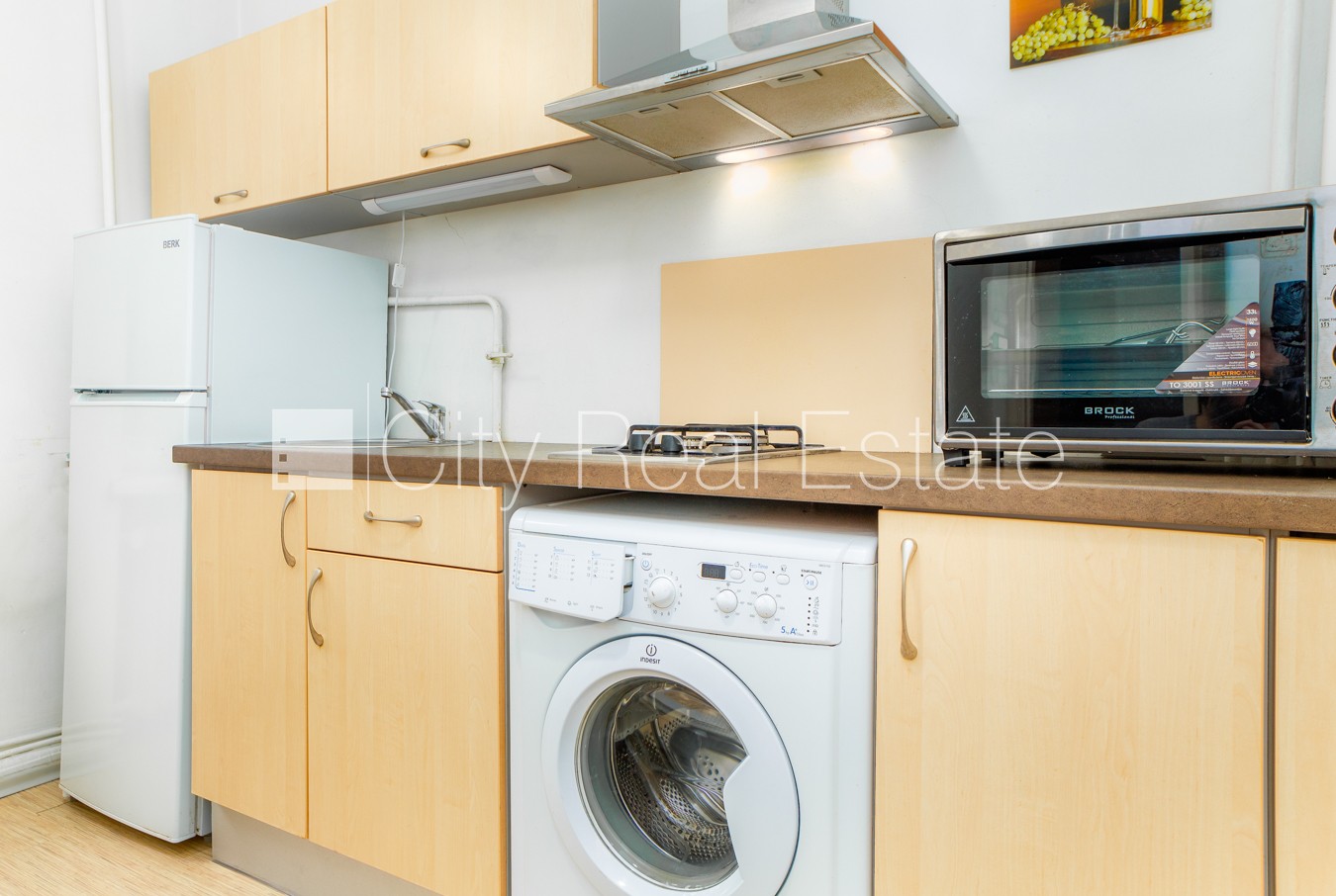 Объявление. Фасадный дом, реновированный дом, вход с улицы, лестничная клетка после косметического ремонта, Цена: 500 EUR/мес. Foto #15