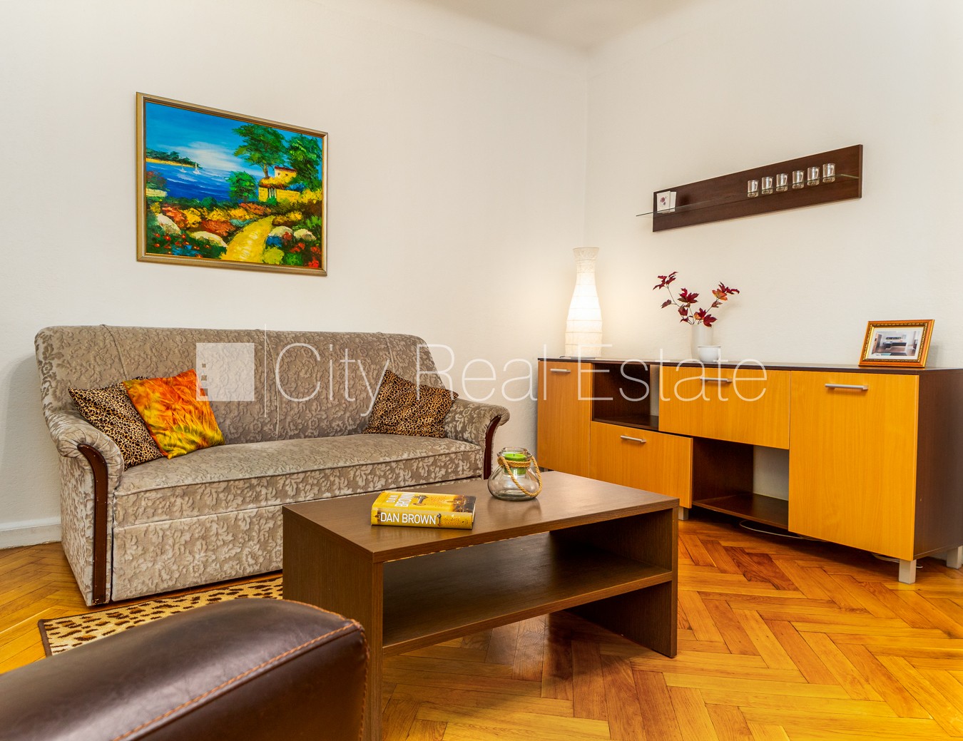 Объявление. Фасадный дом, реновированный дом, вход с улицы, лестничная клетка после косметического ремонта, Цена: 500 EUR/мес. Foto #6