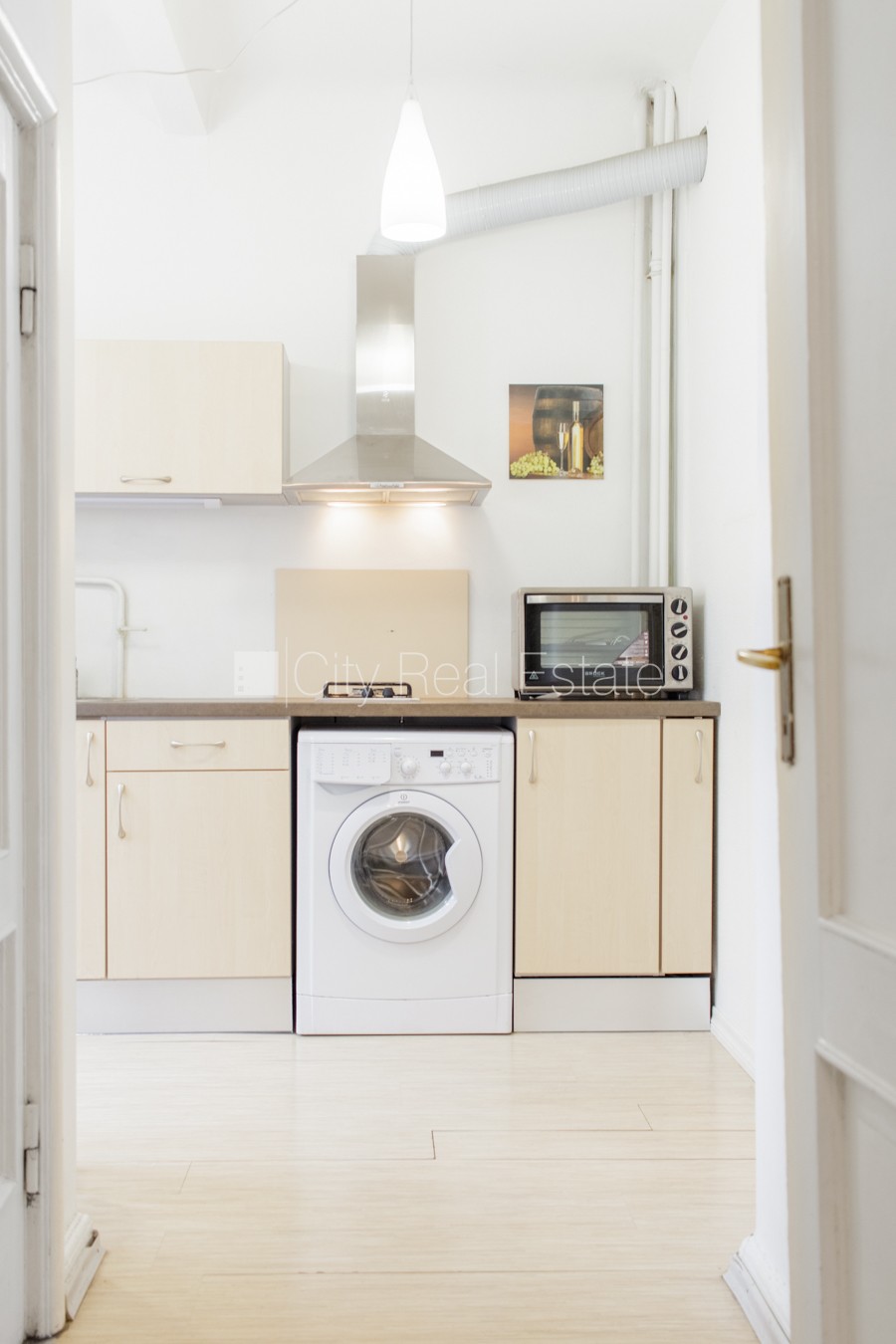 Объявление. Фасадный дом, реновированный дом, вход с улицы, лестничная клетка после косметического ремонта, Цена: 500 EUR/мес. Foto #17