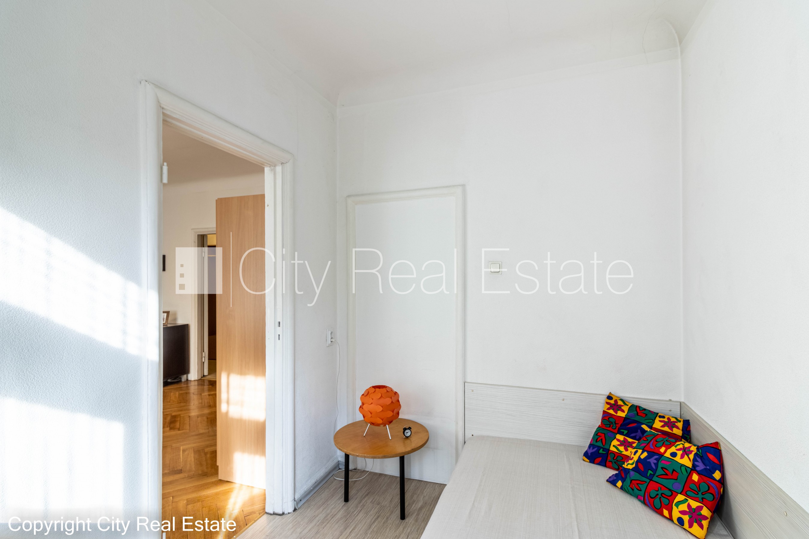 Объявление. Фасадный дом, реновированный дом, вход с улицы, лестничная клетка после косметического ремонта, Цена: 500 EUR/мес. Foto #11