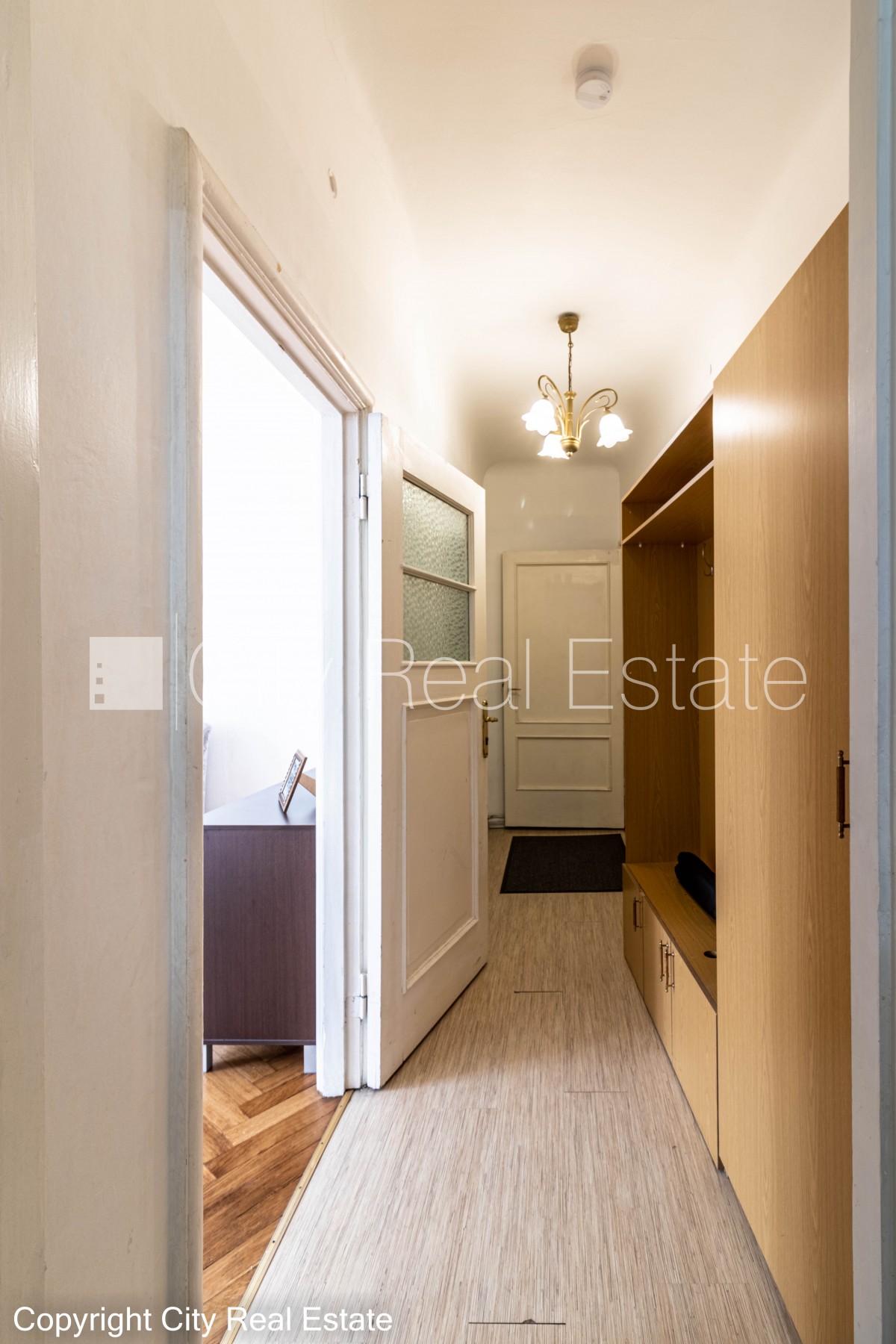 Объявление. Фасадный дом, реновированный дом, вход с улицы, лестничная клетка после косметического ремонта, Цена: 500 EUR/мес. Foto #18