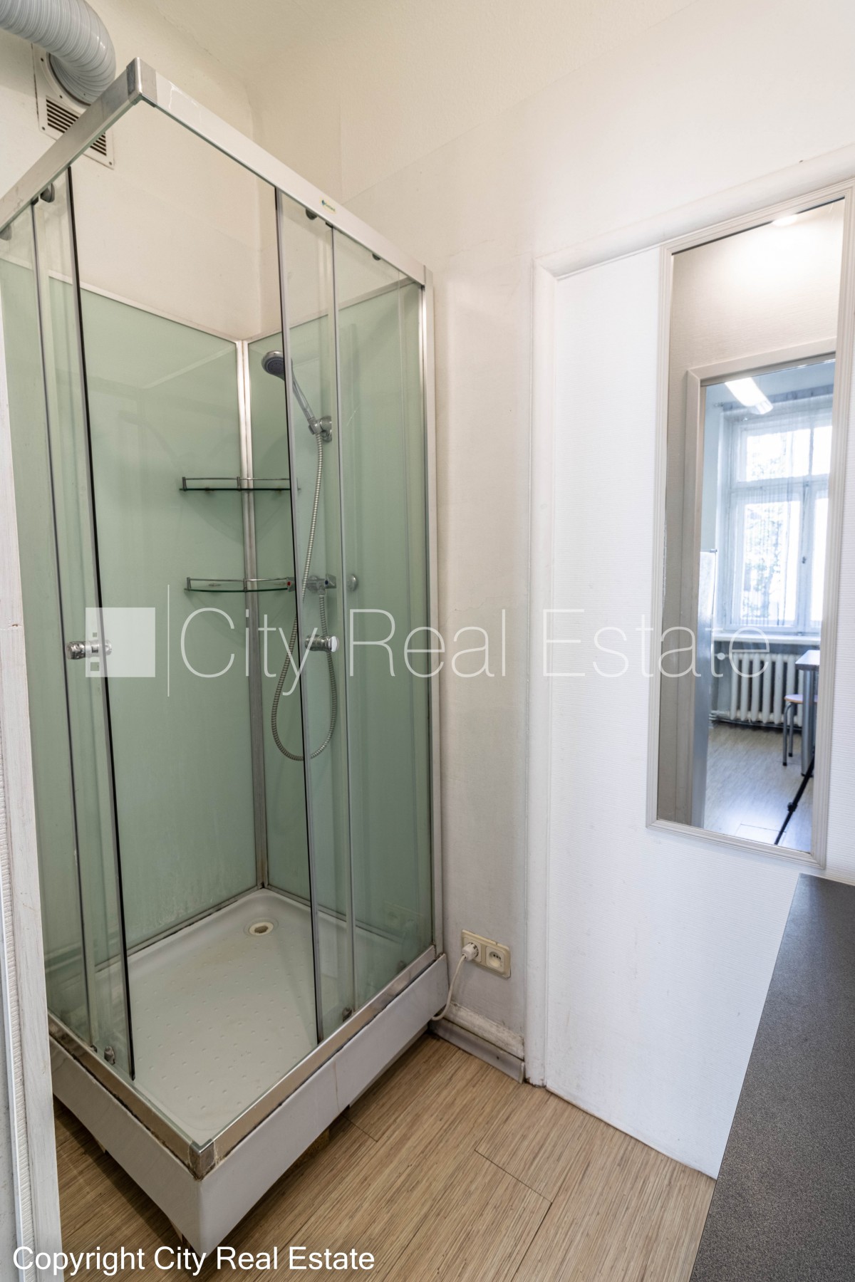 Объявление. Фасадный дом, реновированный дом, вход с улицы, лестничная клетка после косметического ремонта, Цена: 500 EUR/мес. Foto #19