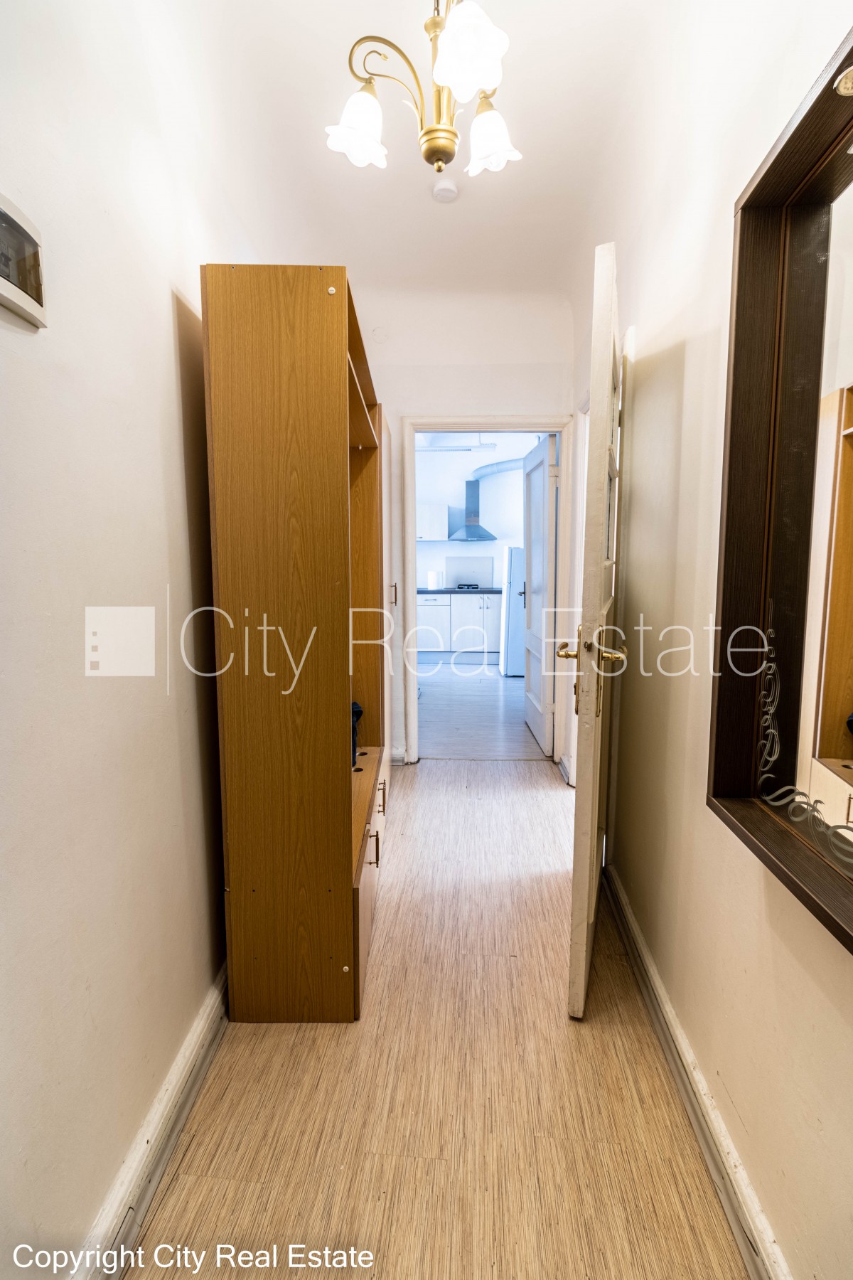 Объявление. Фасадный дом, реновированный дом, вход с улицы, лестничная клетка после косметического ремонта, Цена: 500 EUR/мес. Foto #9