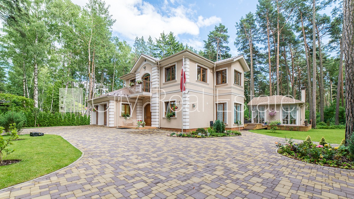 Sludinājumi. Jaunceltne, labiekārtota apzaļumota teritorija, bruģēts piebraucamais ceļš, automātiska zālāja Cena: 895000 EUR Foto #2