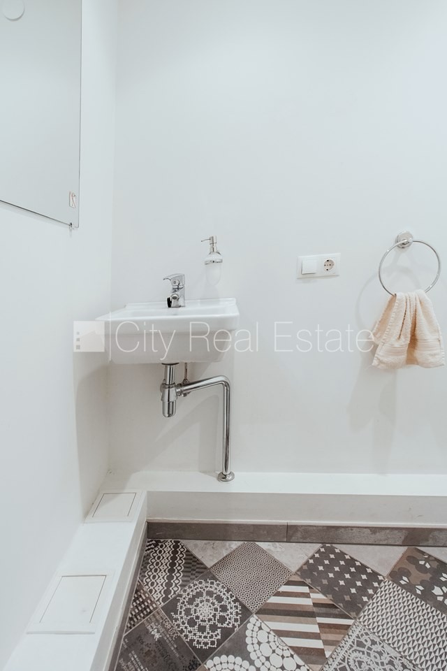 Sludinājumi. Fasādes māja, renovēta māja, ieeja no ielas, logi vērsti uz pagalma pusi, gaisa ventilācijas Cena: 135000 EUR Foto #15