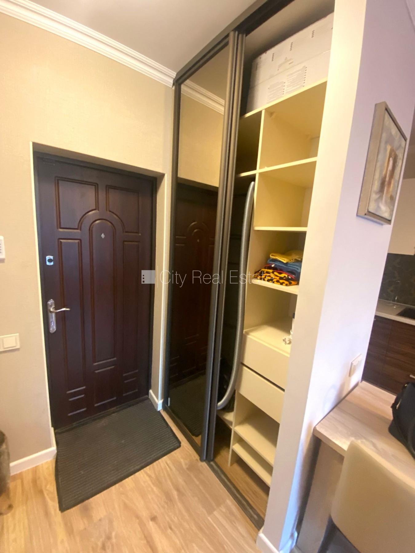 Sludinājumi. Fasādes māja, ieeja no pagalma, guļamistabu skaits 1 gab., studio tipa, virtuve apvienota ar Cena: 450 EUR/mēn Foto #11