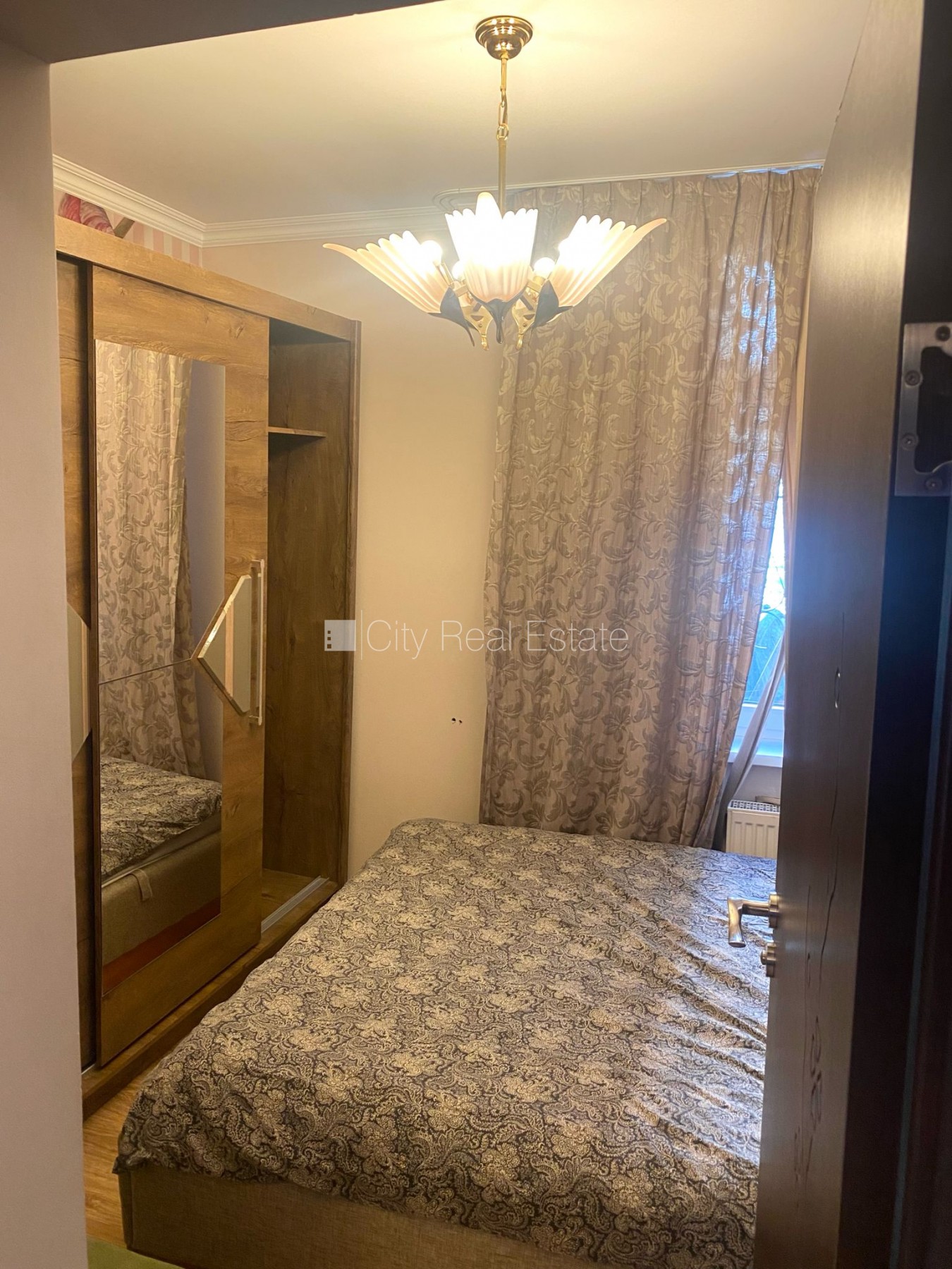 Sludinājumi. Fasādes māja, ieeja no pagalma, guļamistabu skaits 1 gab., studio tipa, virtuve apvienota ar Cena: 450 EUR/mēn Foto #5