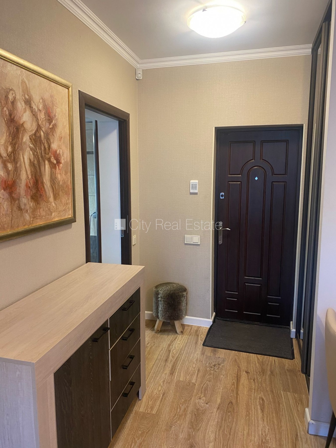 Sludinājumi. Fasādes māja, ieeja no pagalma, guļamistabu skaits 1 gab., studio tipa, virtuve apvienota ar Cena: 450 EUR/mēn Foto #8